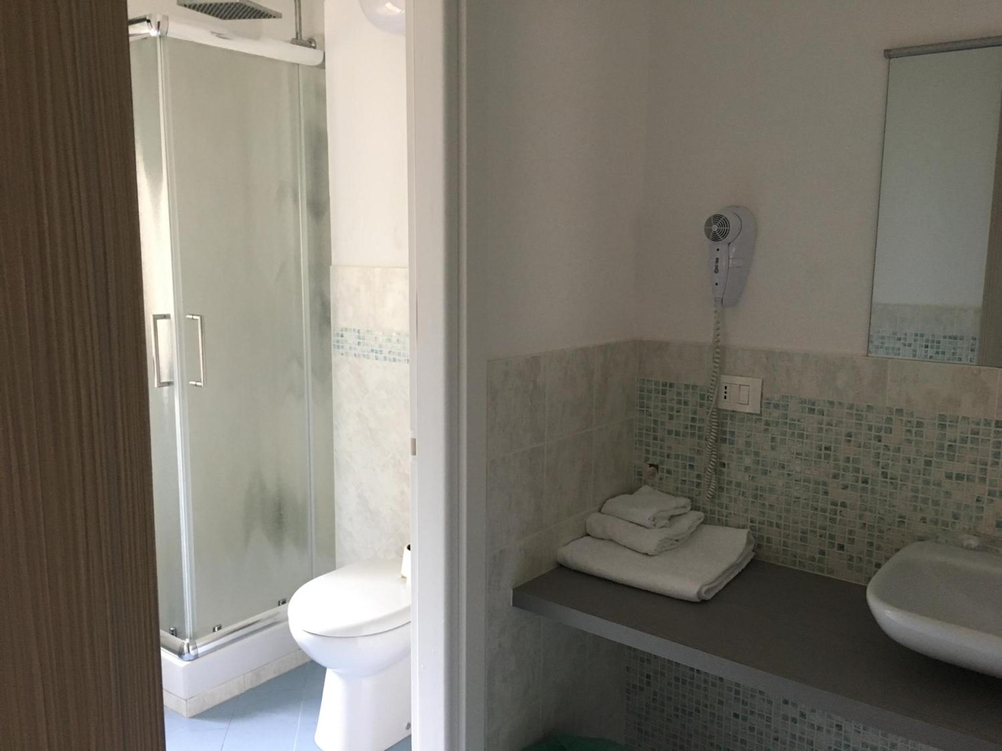 Twin Room - Photo 3