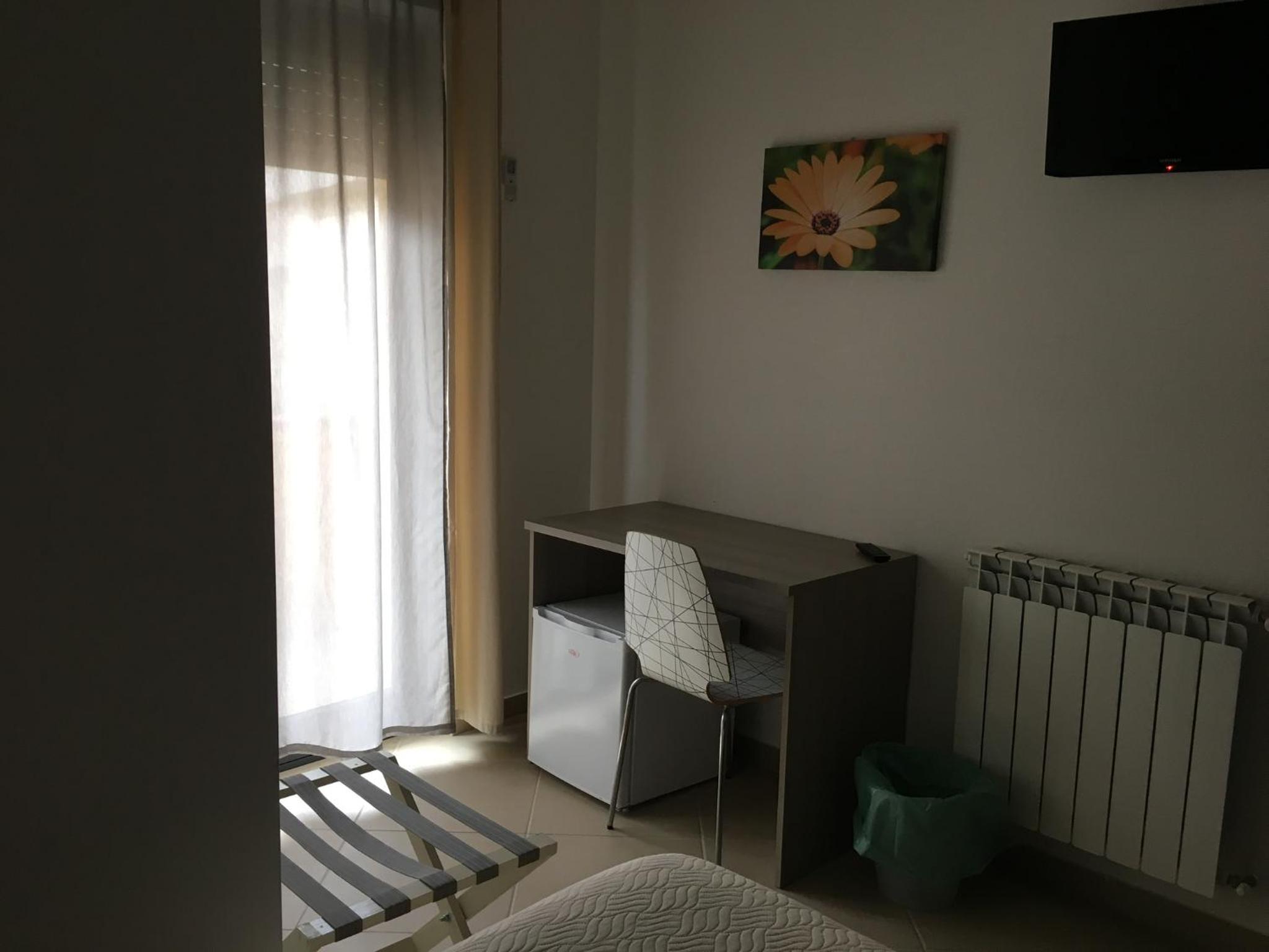 Twin Room - Photo 10
