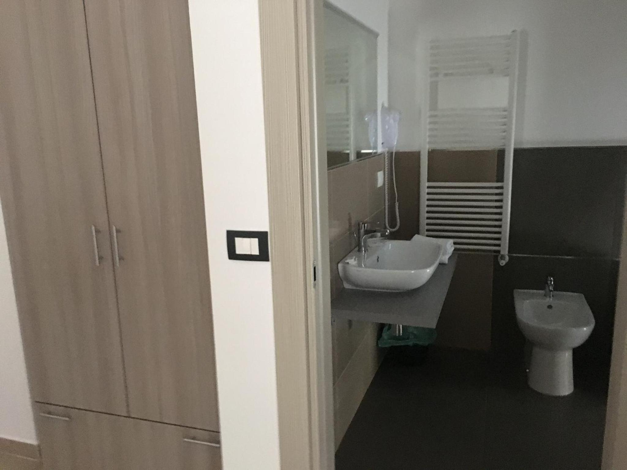 Double Room - Photo 5