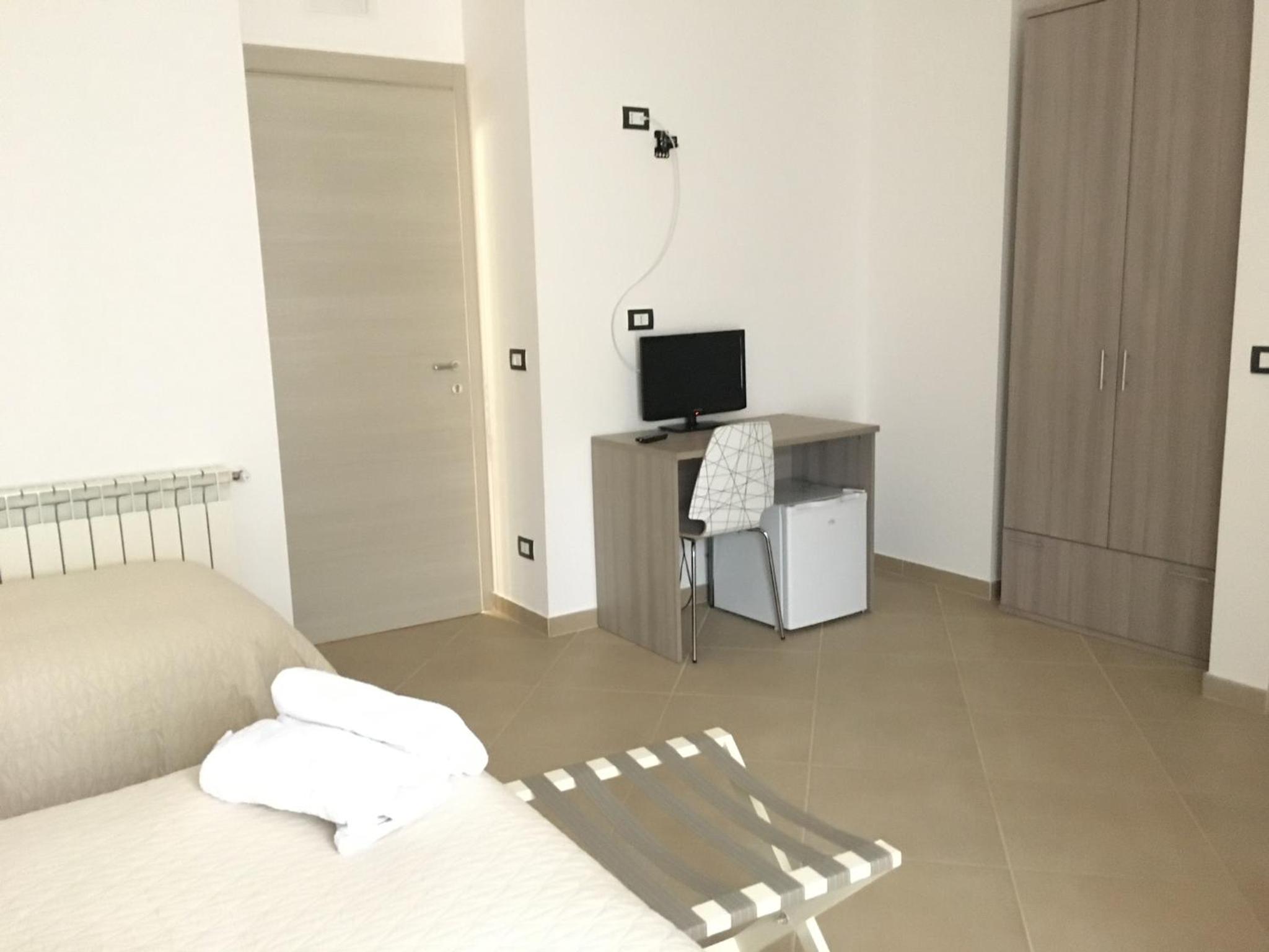 Double Room - Photo 6
