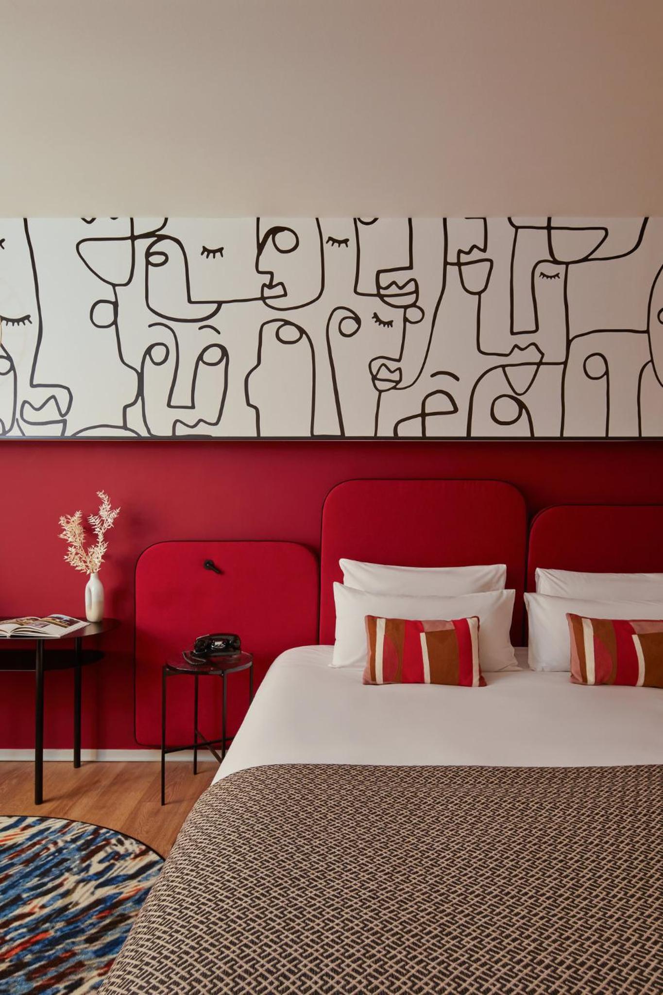 Premium King Room with Extra Bed photo 1