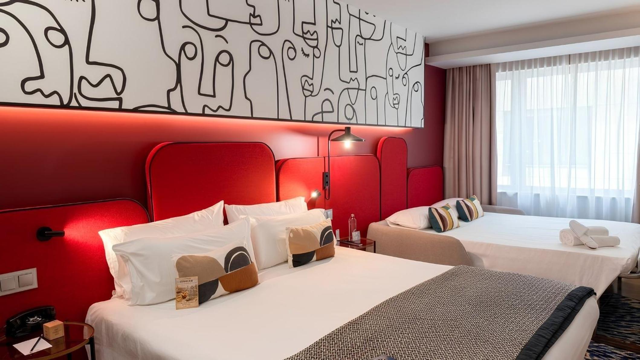 Premium King Room with Extra Bed photo 2
