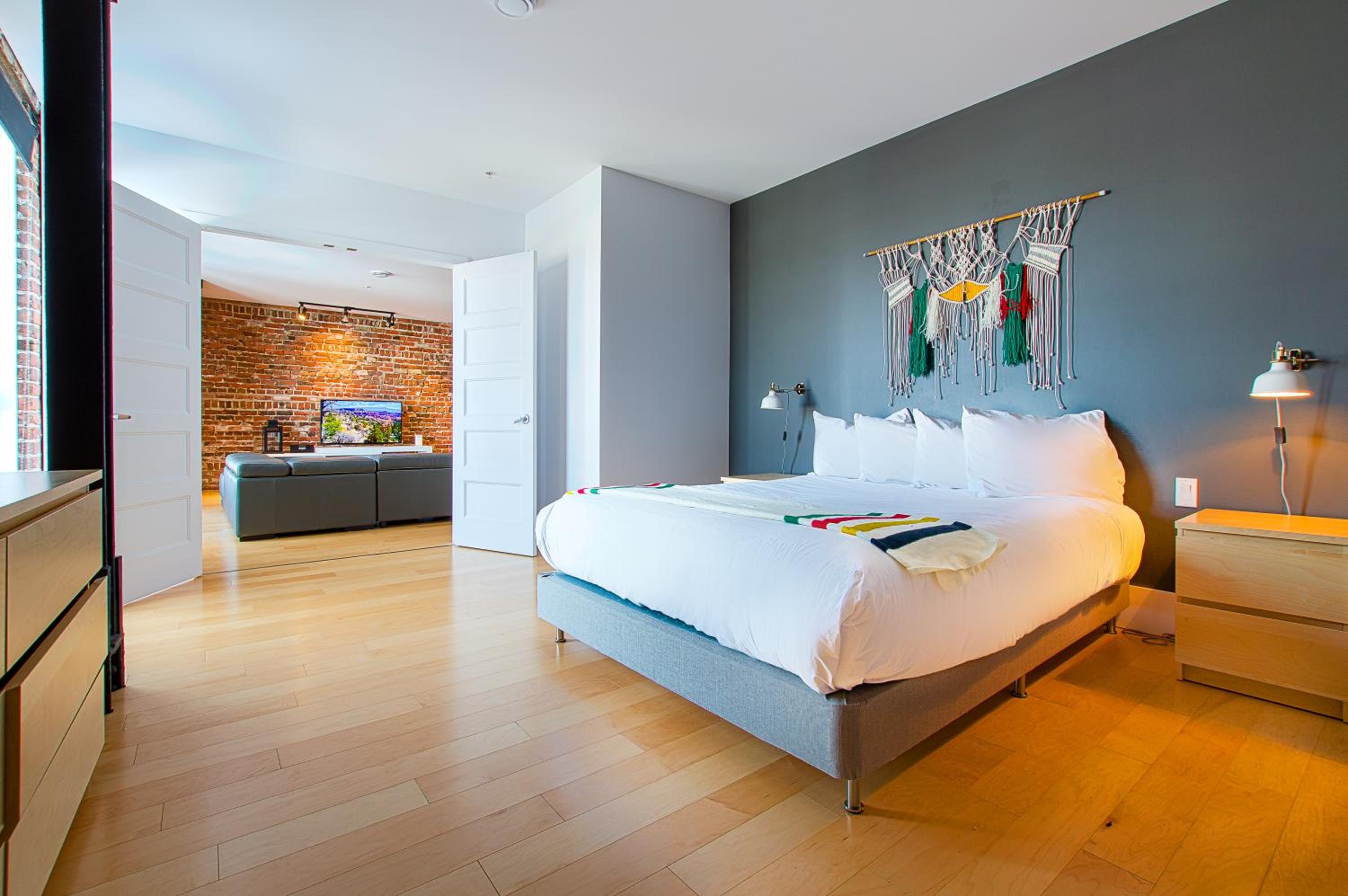 Two-Bedroom Apartment 304 - City View thumbnail 5