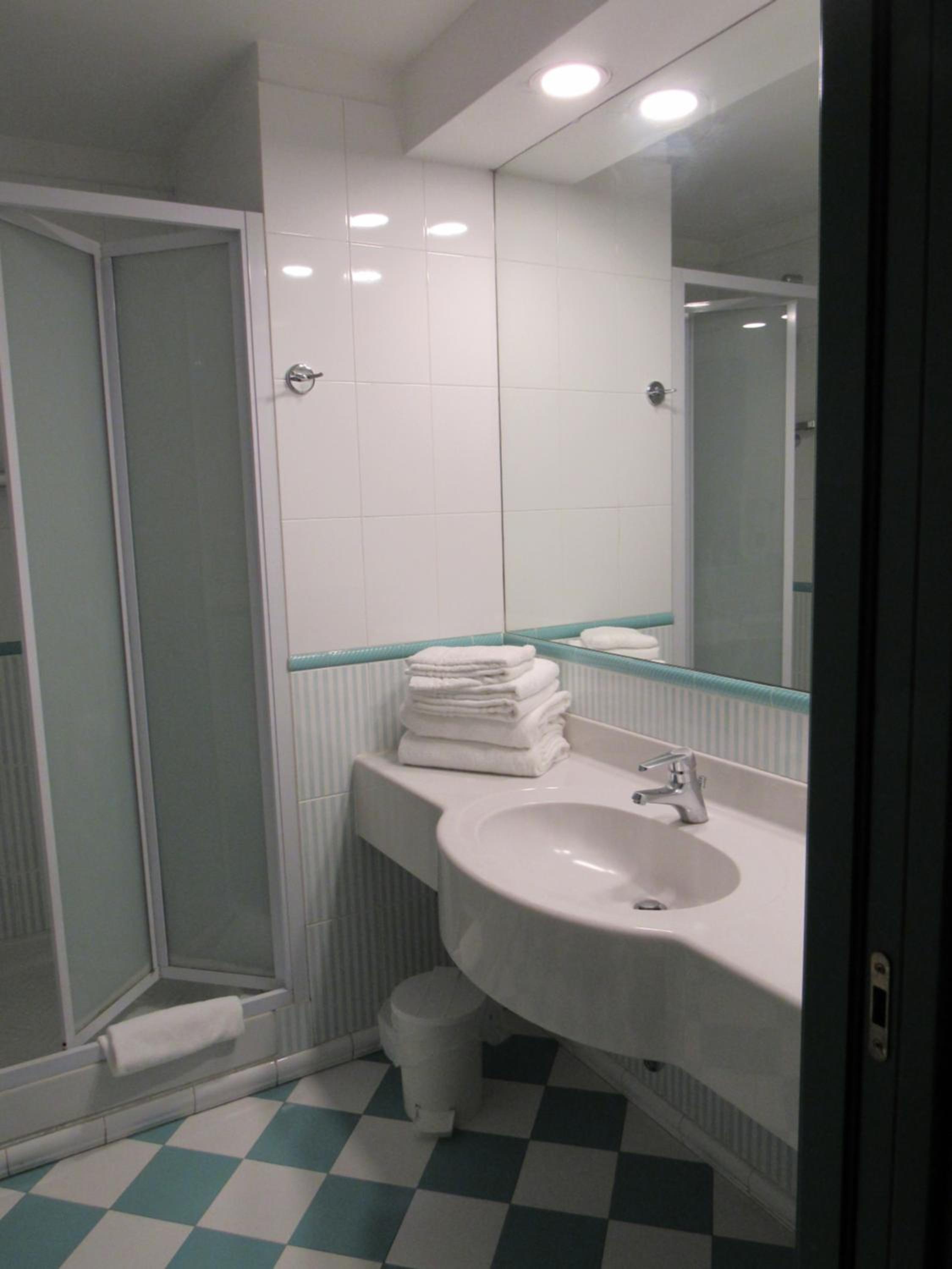 Double or Twin Room - Photo 4