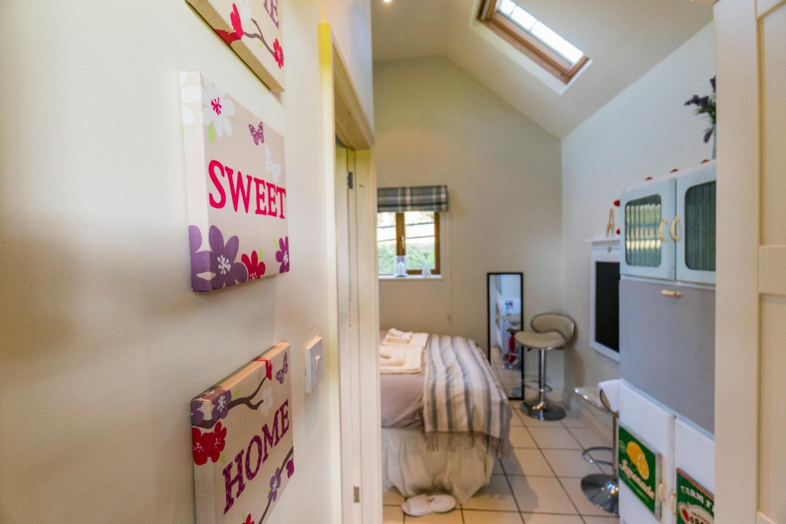 One-Bedroom House - Photo 7