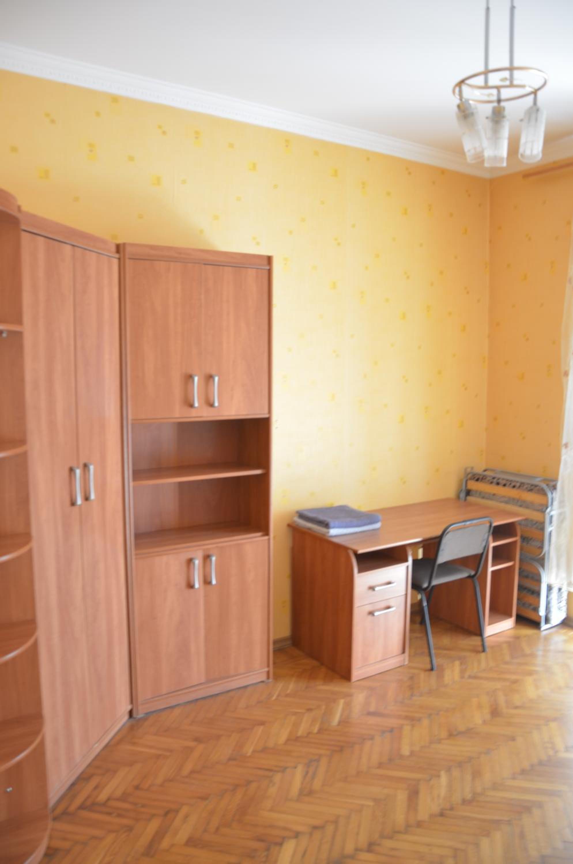 Three-Bedroom Apartment with Balcony photo 3