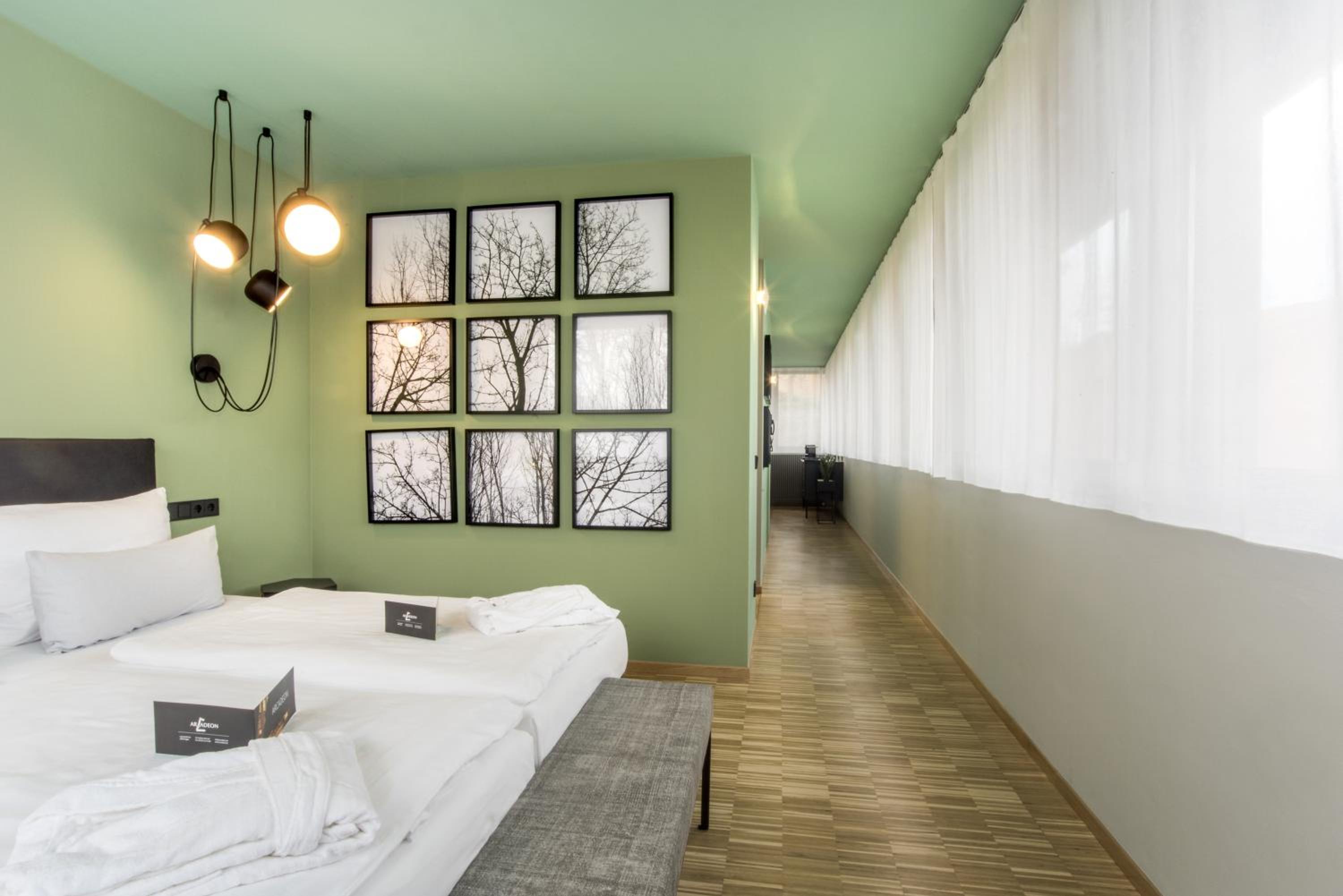 One-Bedroom Suite - Photo 7