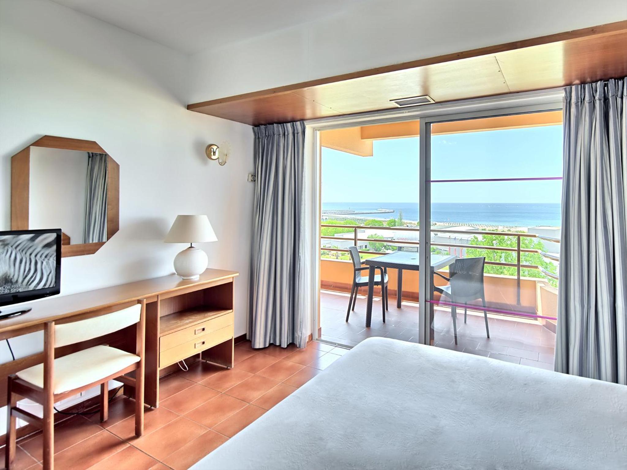 One-Bedroom Apartment with Sea View photo 3