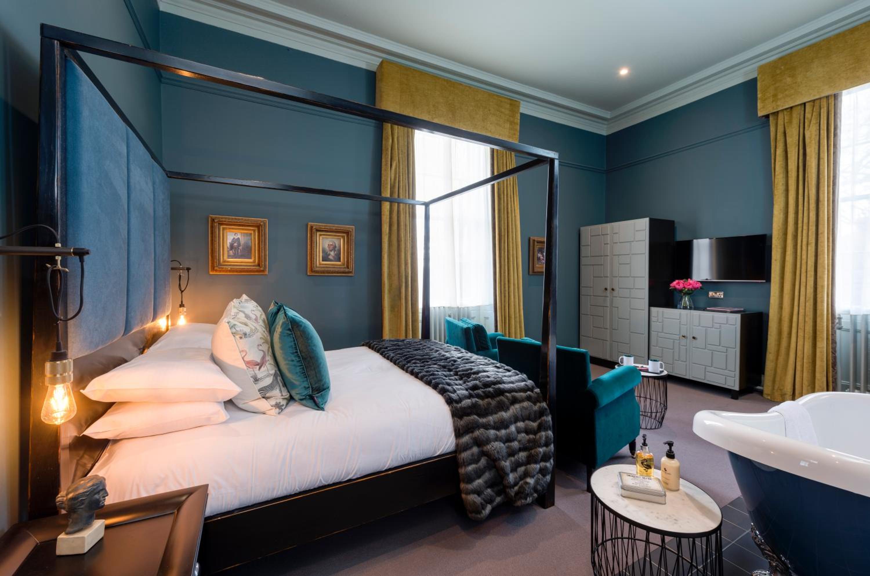 Luxury Four-Poster Room - Photo 2