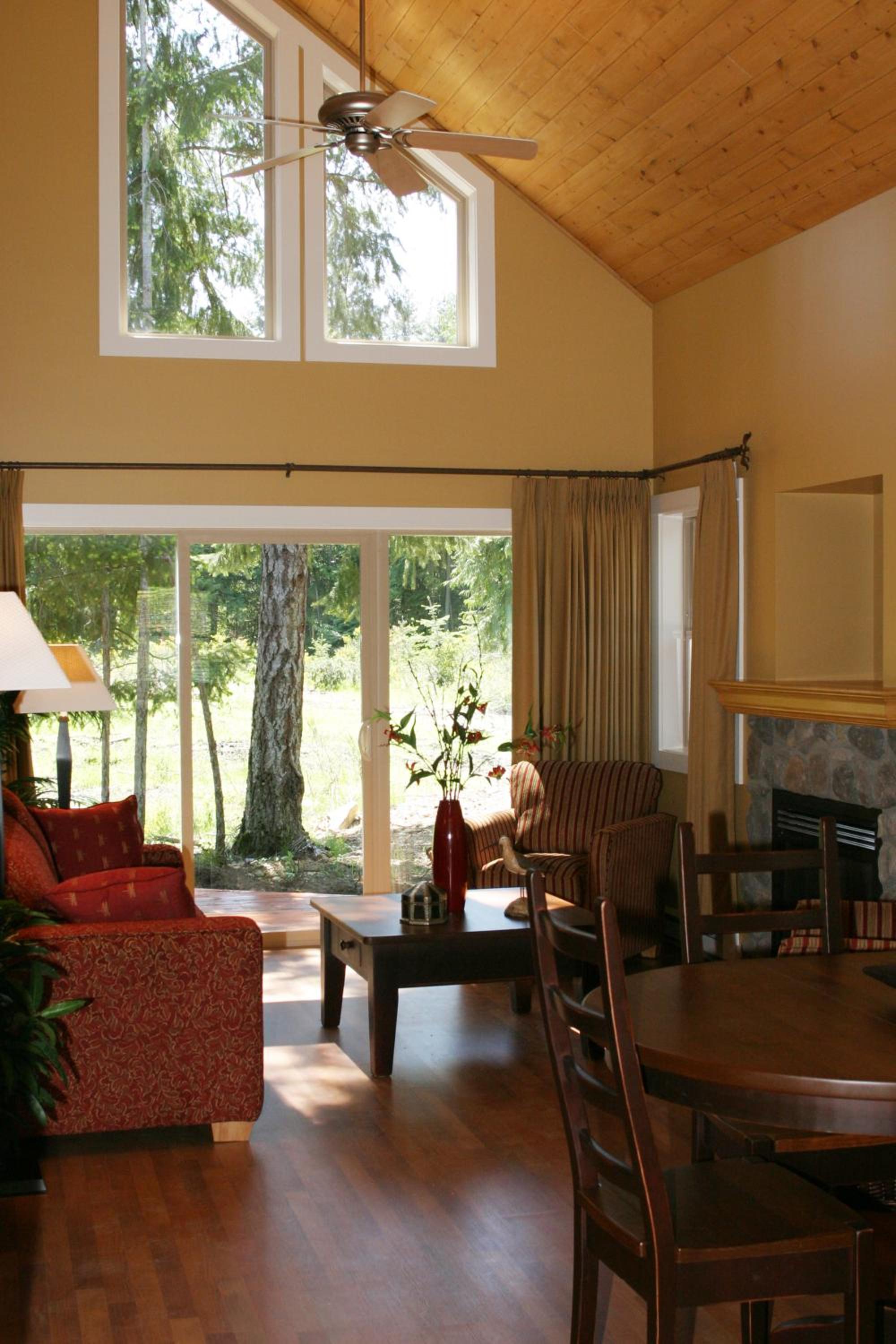 Deluxe One-Bedroom Cottage - Loft