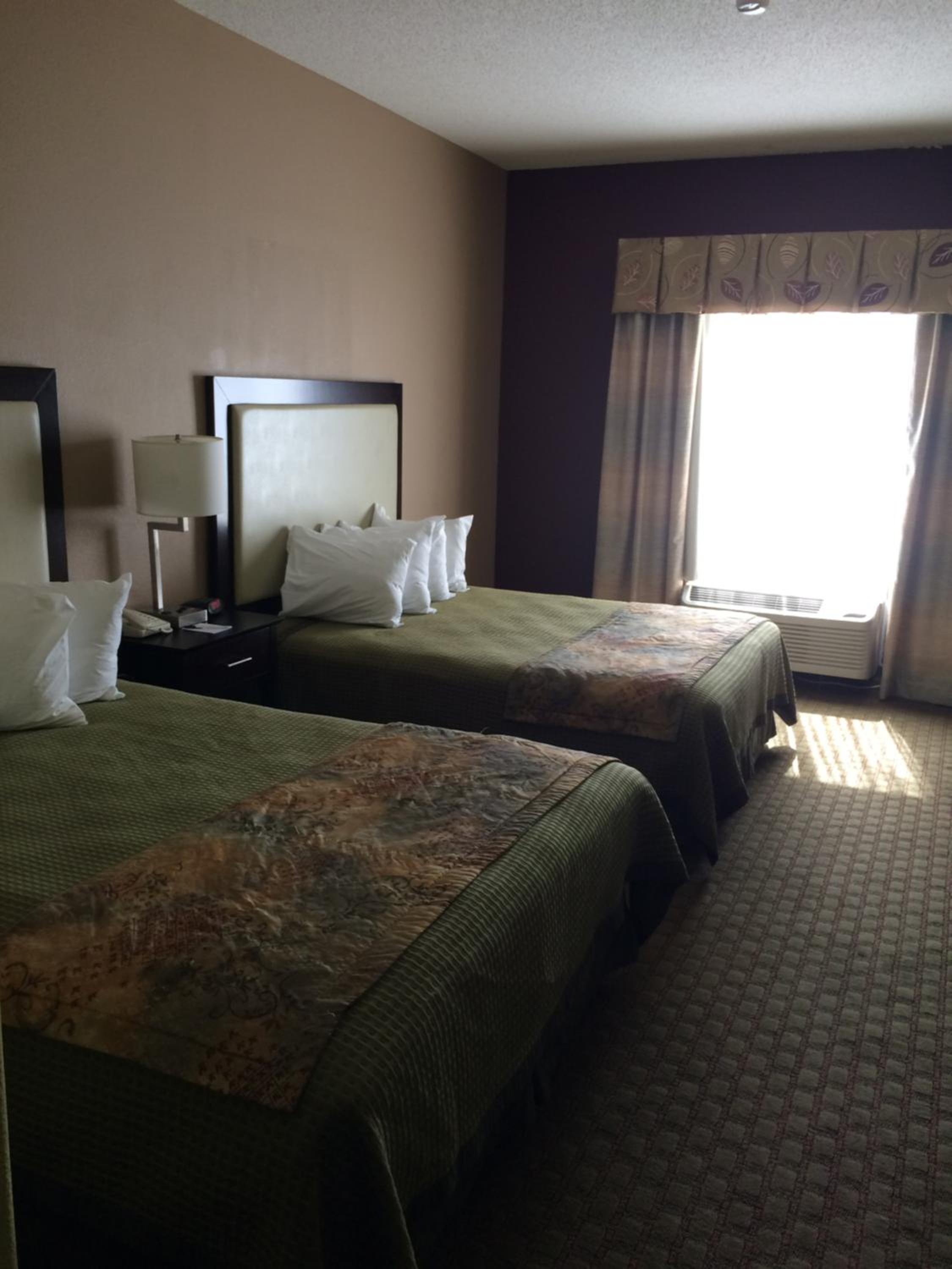 Queen Room with Two Queen Beds - Non-Smoking - Photo 2