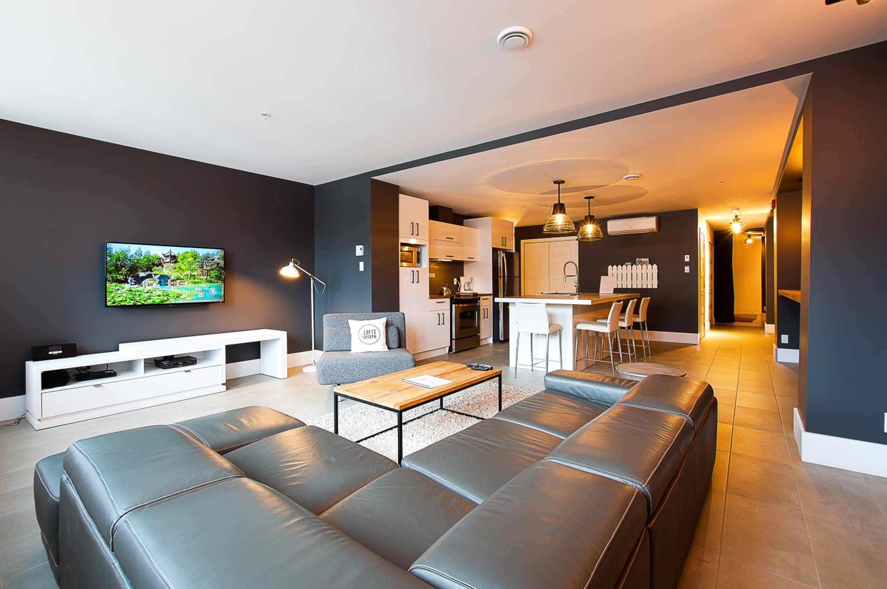 Two-Bedroom Penthouse Loft 402 - City View