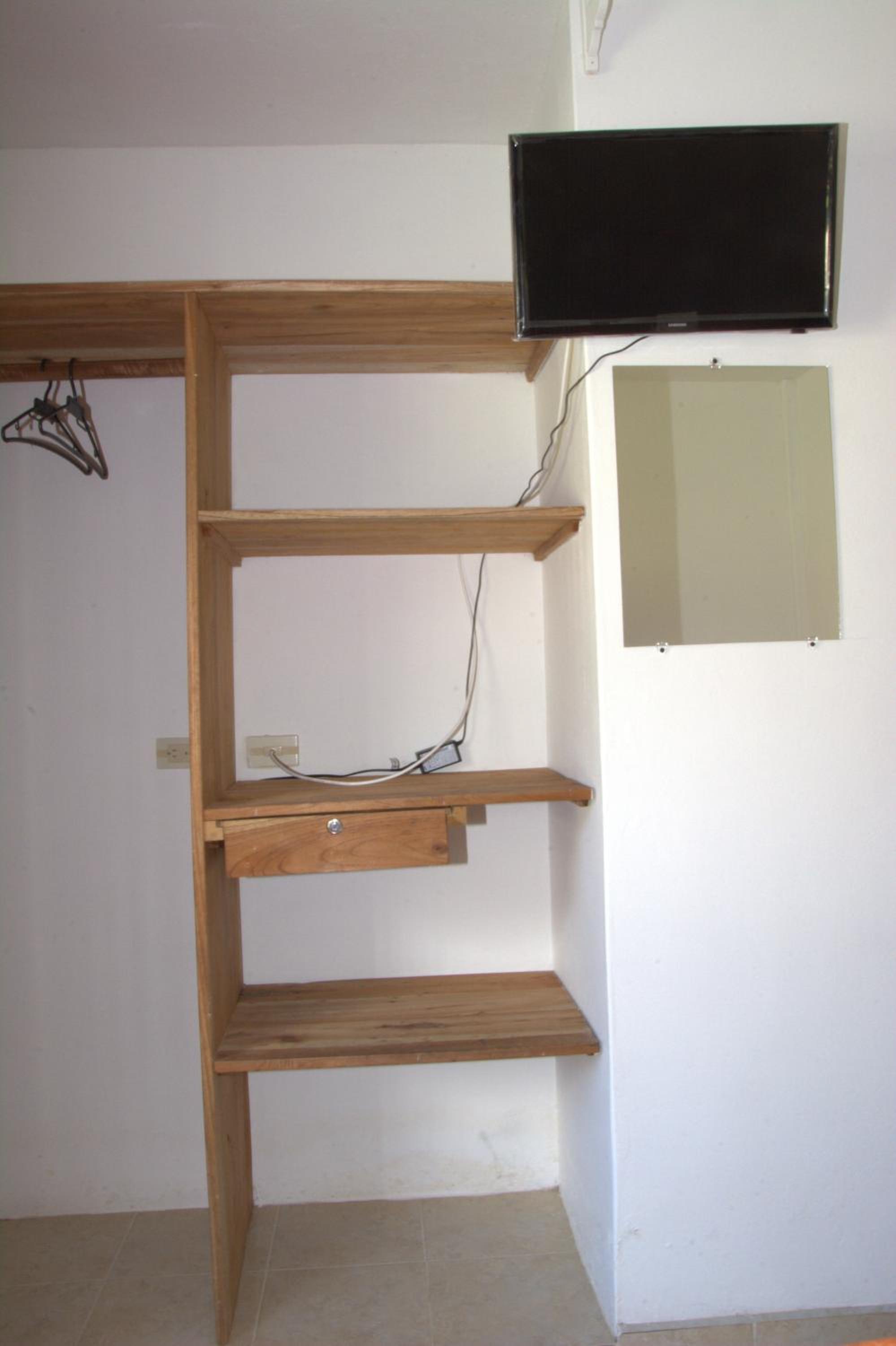 Standard Twin Room with Shared Bathroom photo 2