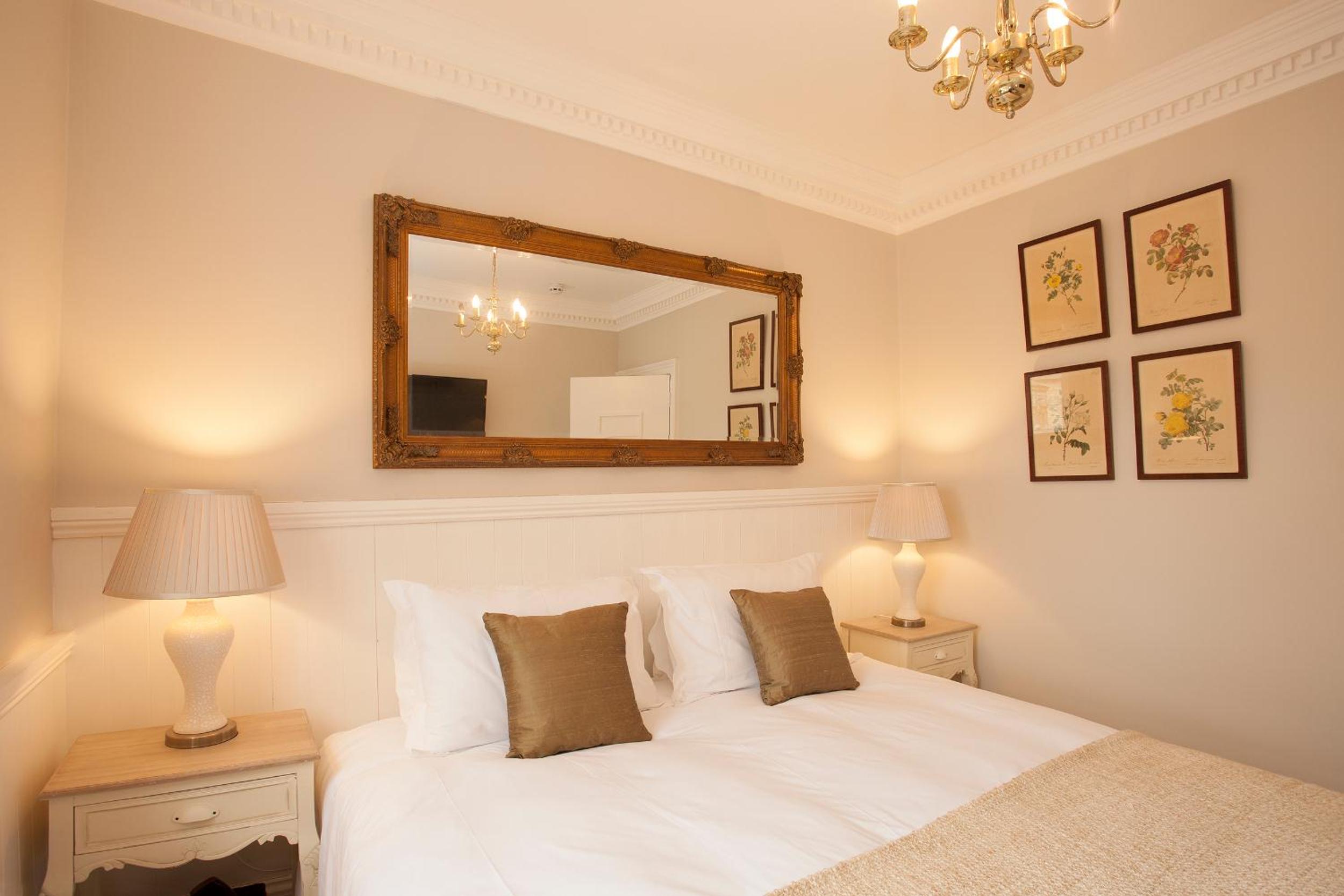 Double Room with Private External Bathroom - Photo 4