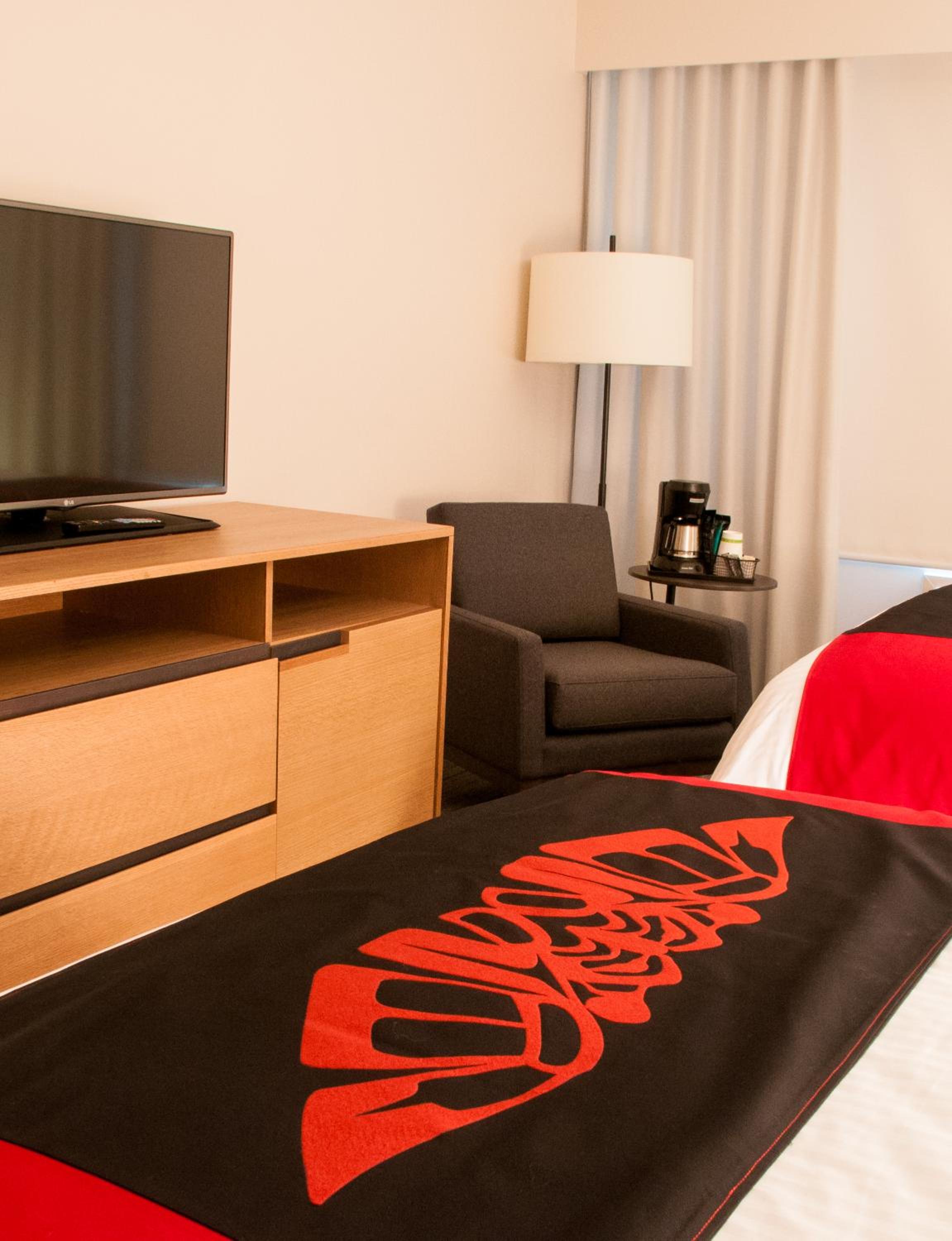 Standard Queen Room with Two Queen Beds photo 3