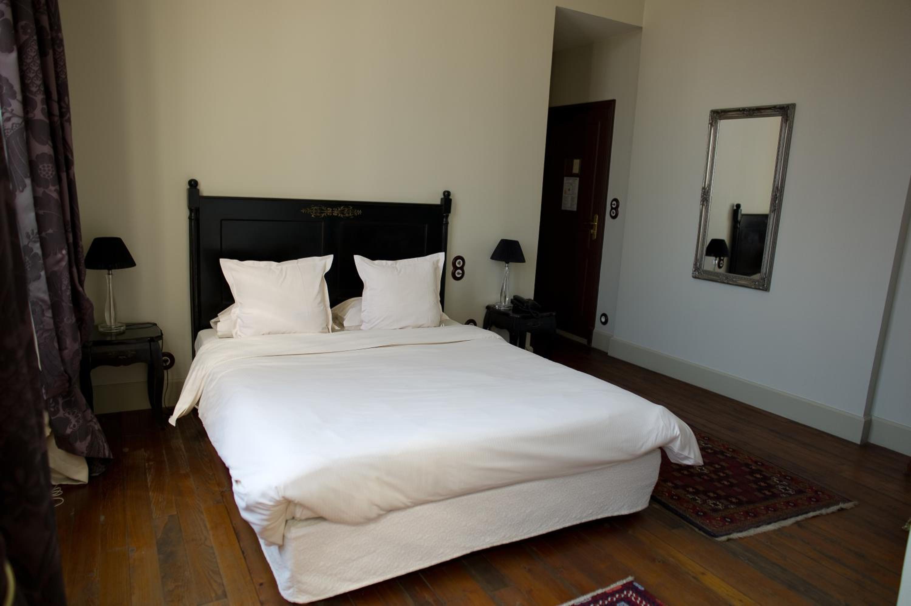 Noire Double Room photo 3
