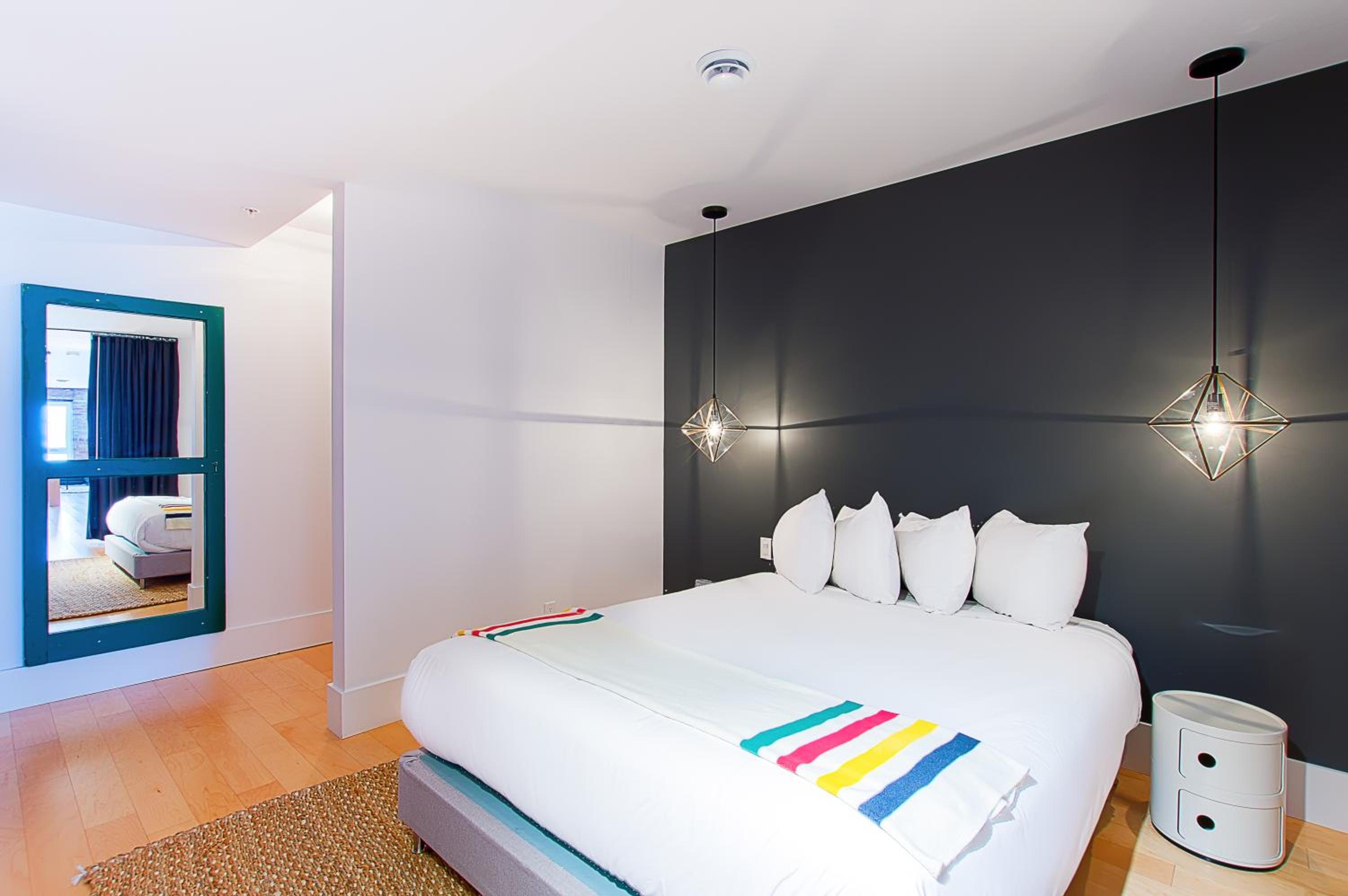 Two-Bedroom Penthouse Apartment 404 - City View