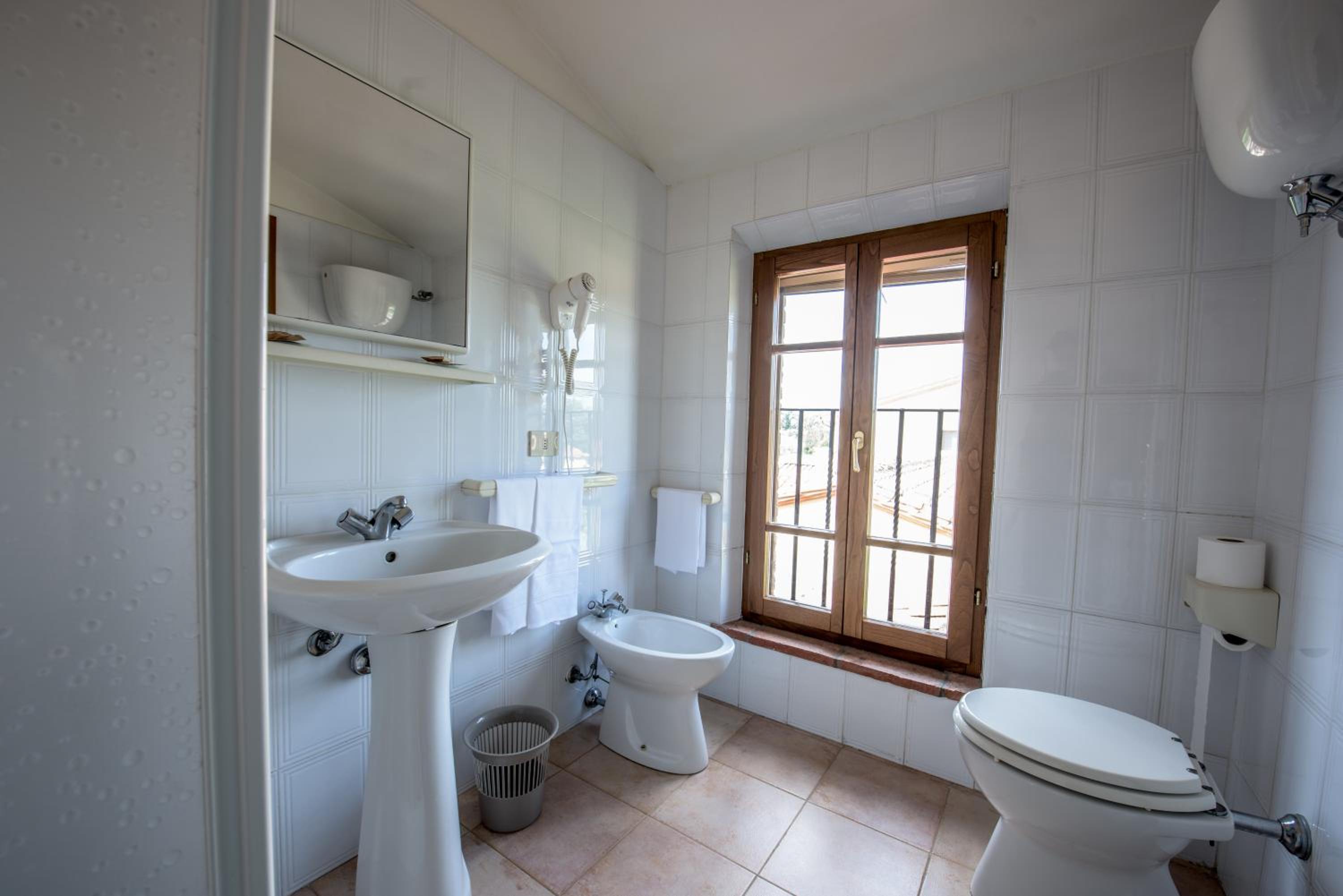 Double or Twin Room - Photo 2