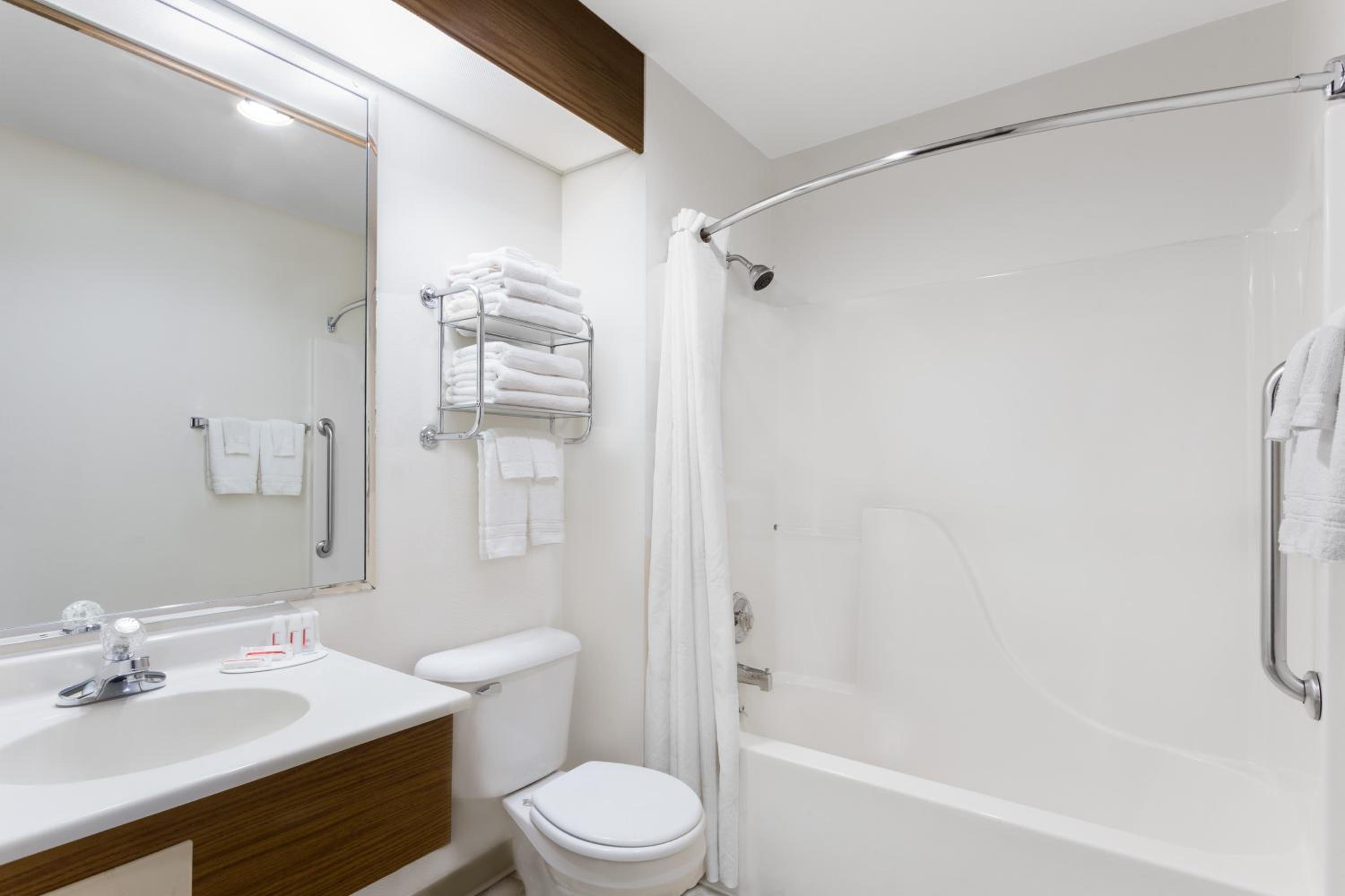 Deluxe Queen Room - Non-Smoking - Photo 2
