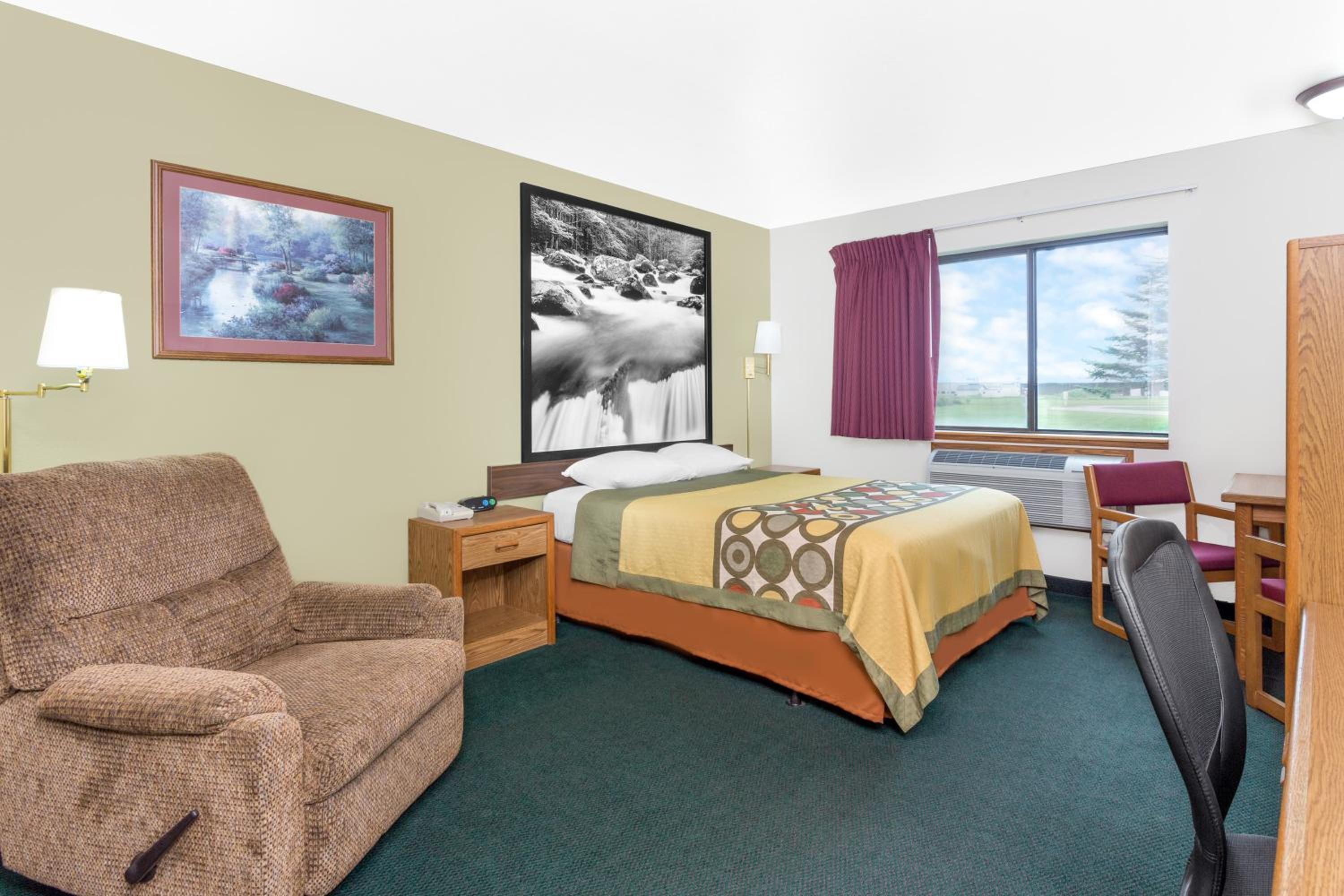 Deluxe Queen Room - Non-Smoking - Photo 5