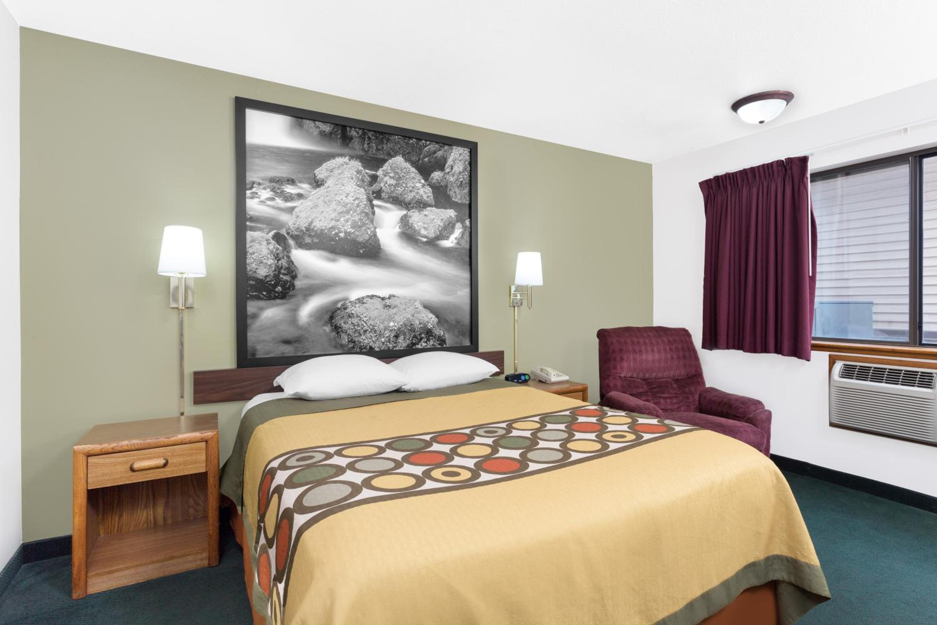Queen Room - Disability Access/Non-Smoking