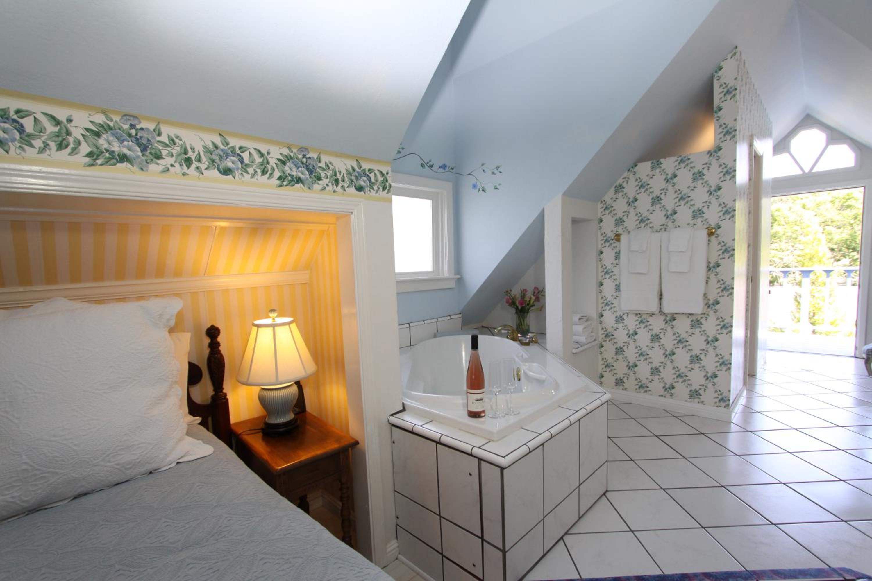 King Suite with Spa Bath photo 3