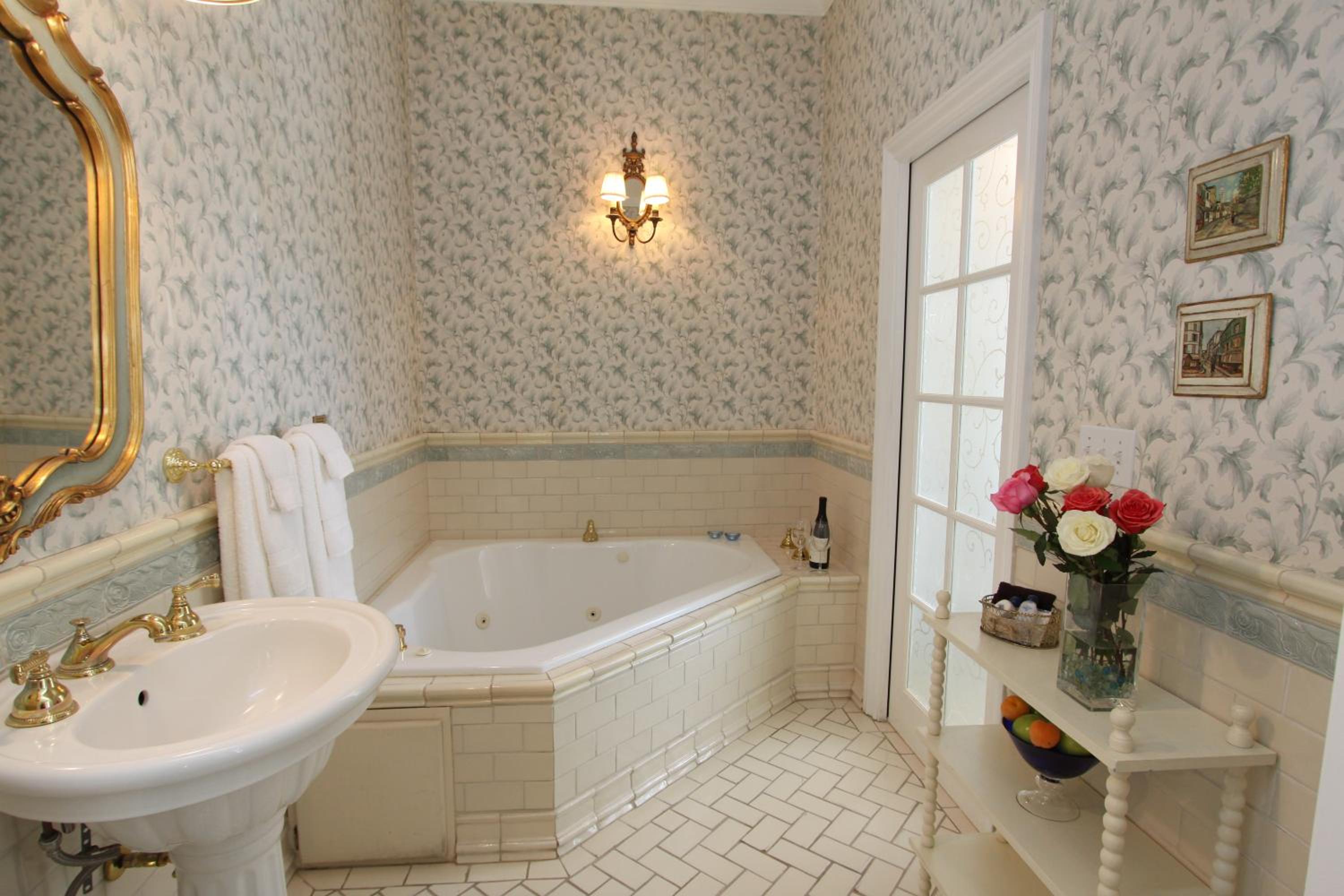 Executive Suite with Spa Bath photo 2