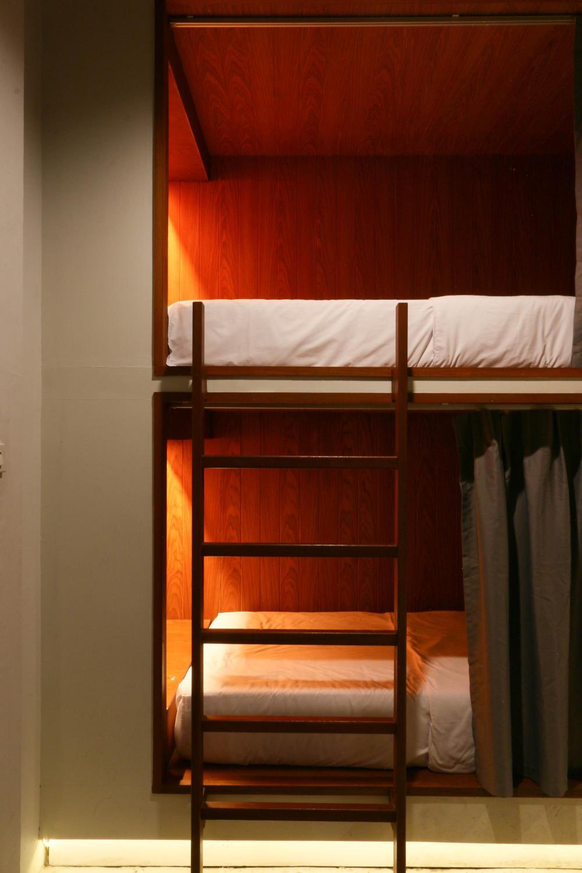 Bed in 4-Bed Mixed Dormitory Room photo 2