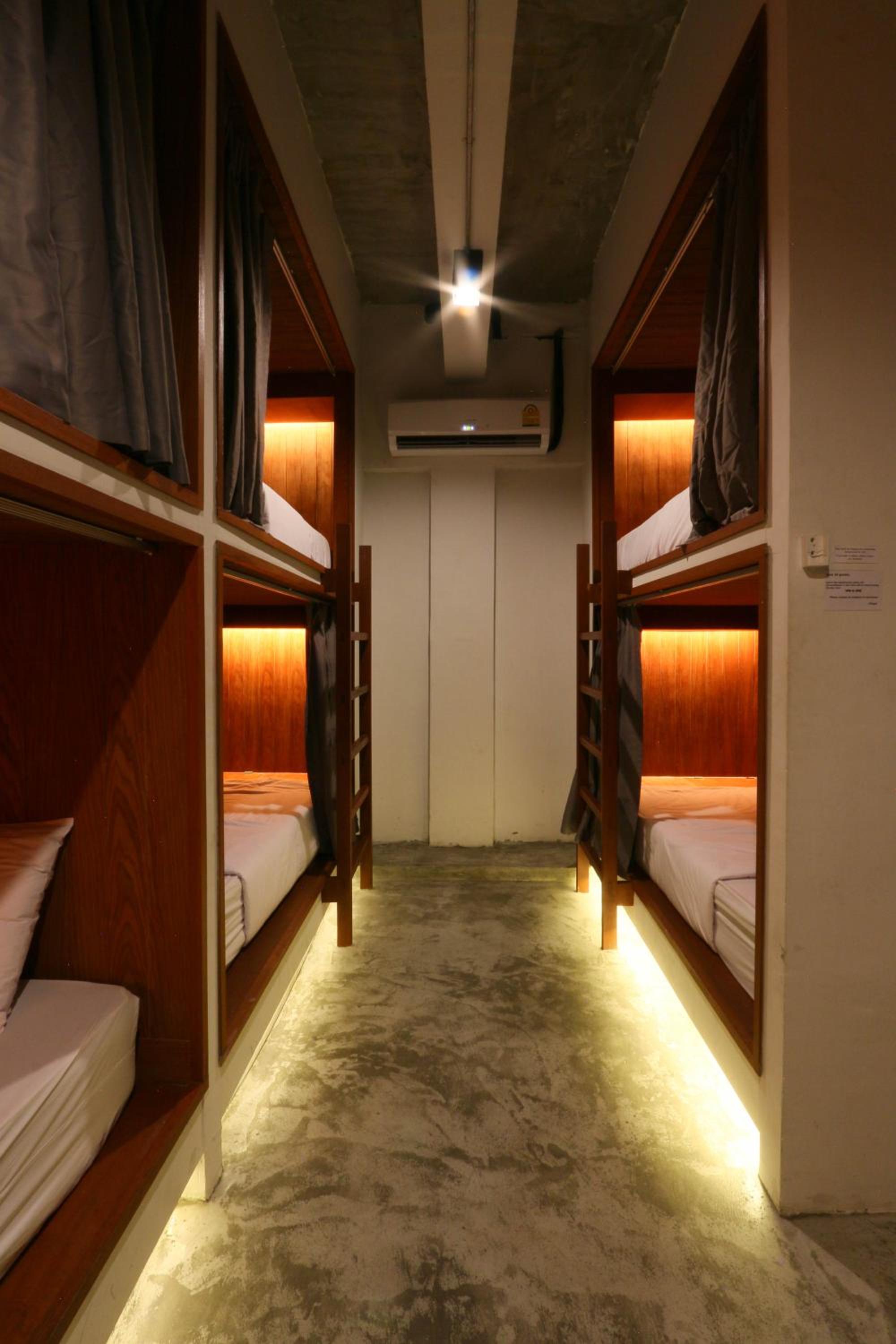 Bed in 12-Bed Mixed Superior Dormitory Room photo 1