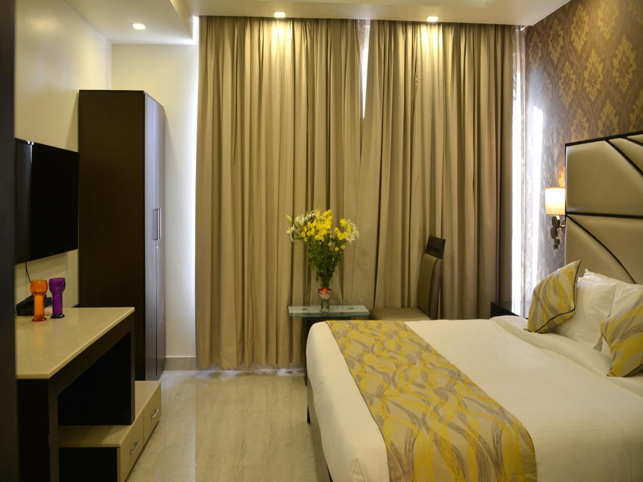 King Suite with Pool View photo 3