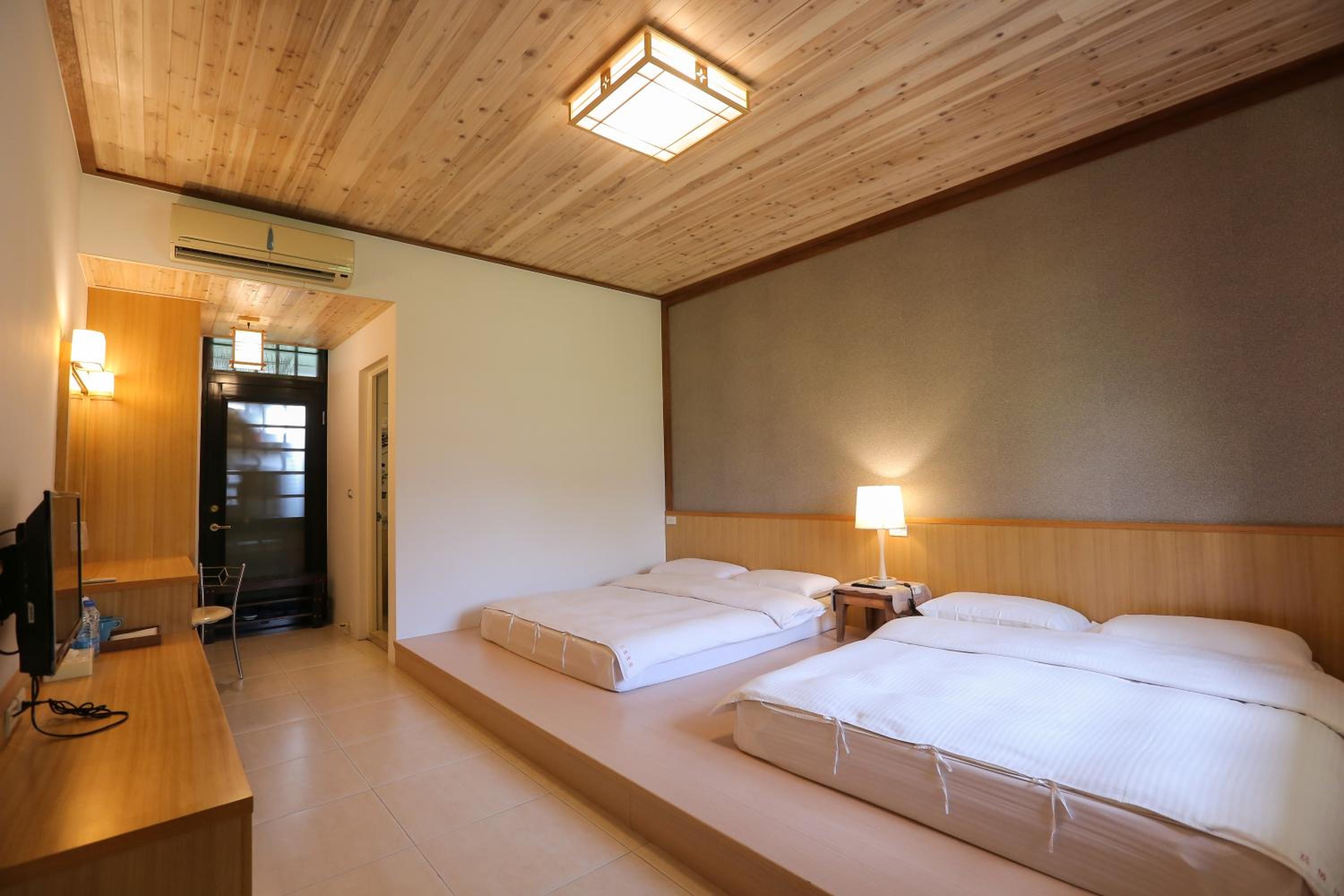 Japanese-Style Quadruple Room photo 1
