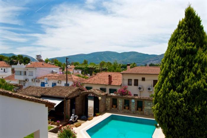 Double Room with Pool View - Photo 17