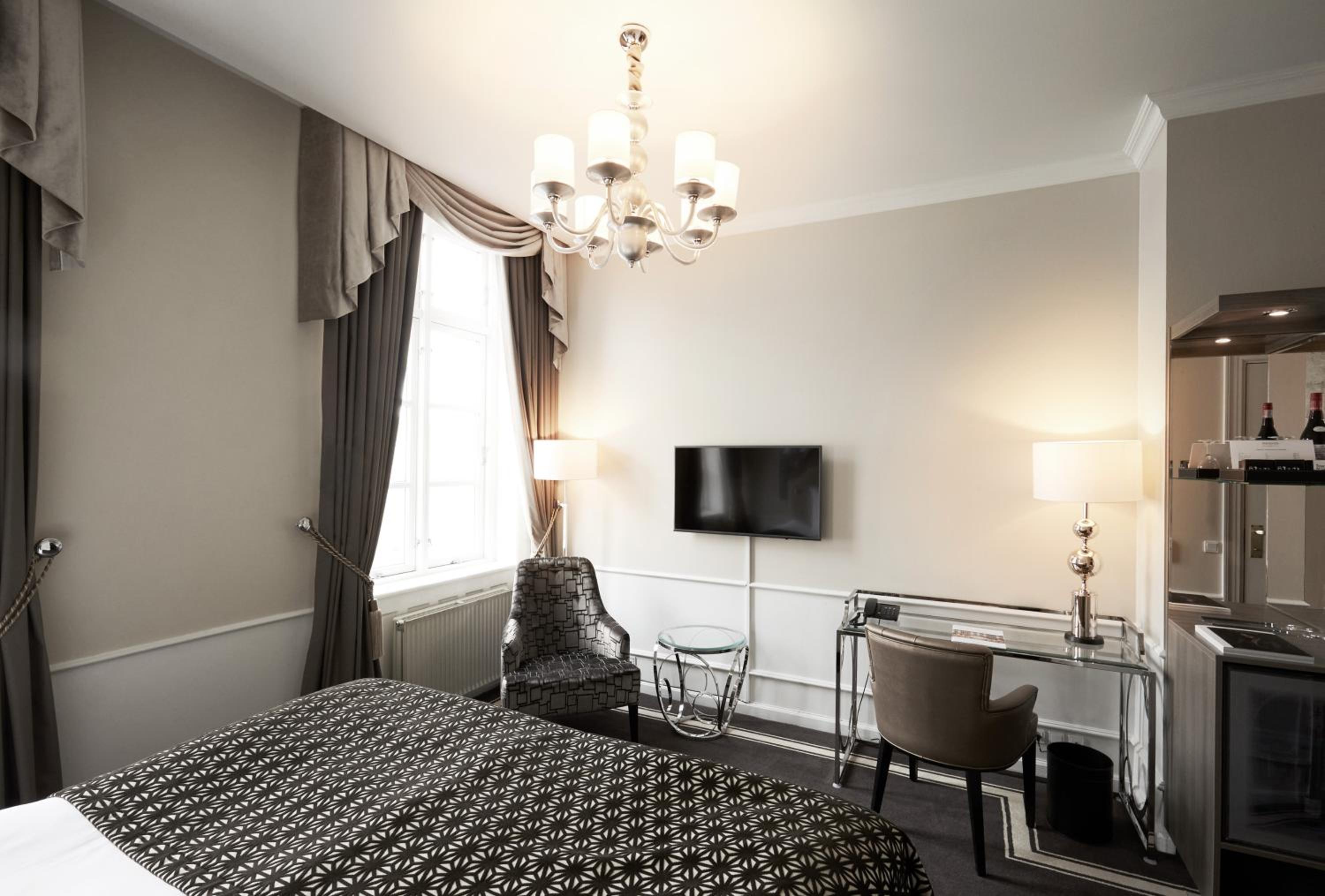 Standard Double Room - Photo 8