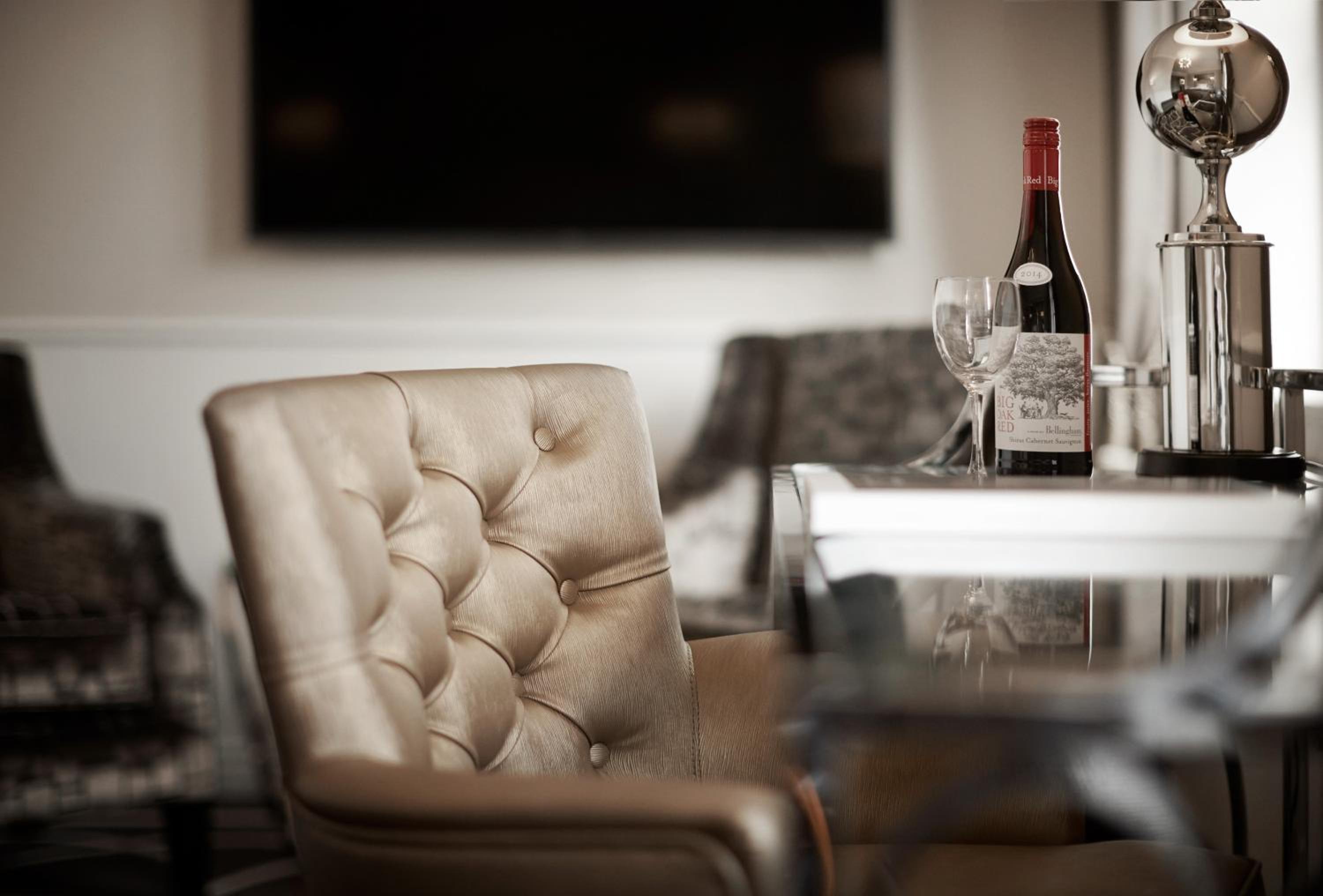 Junior Suite with Access to Executive Lounge - Photo 9
