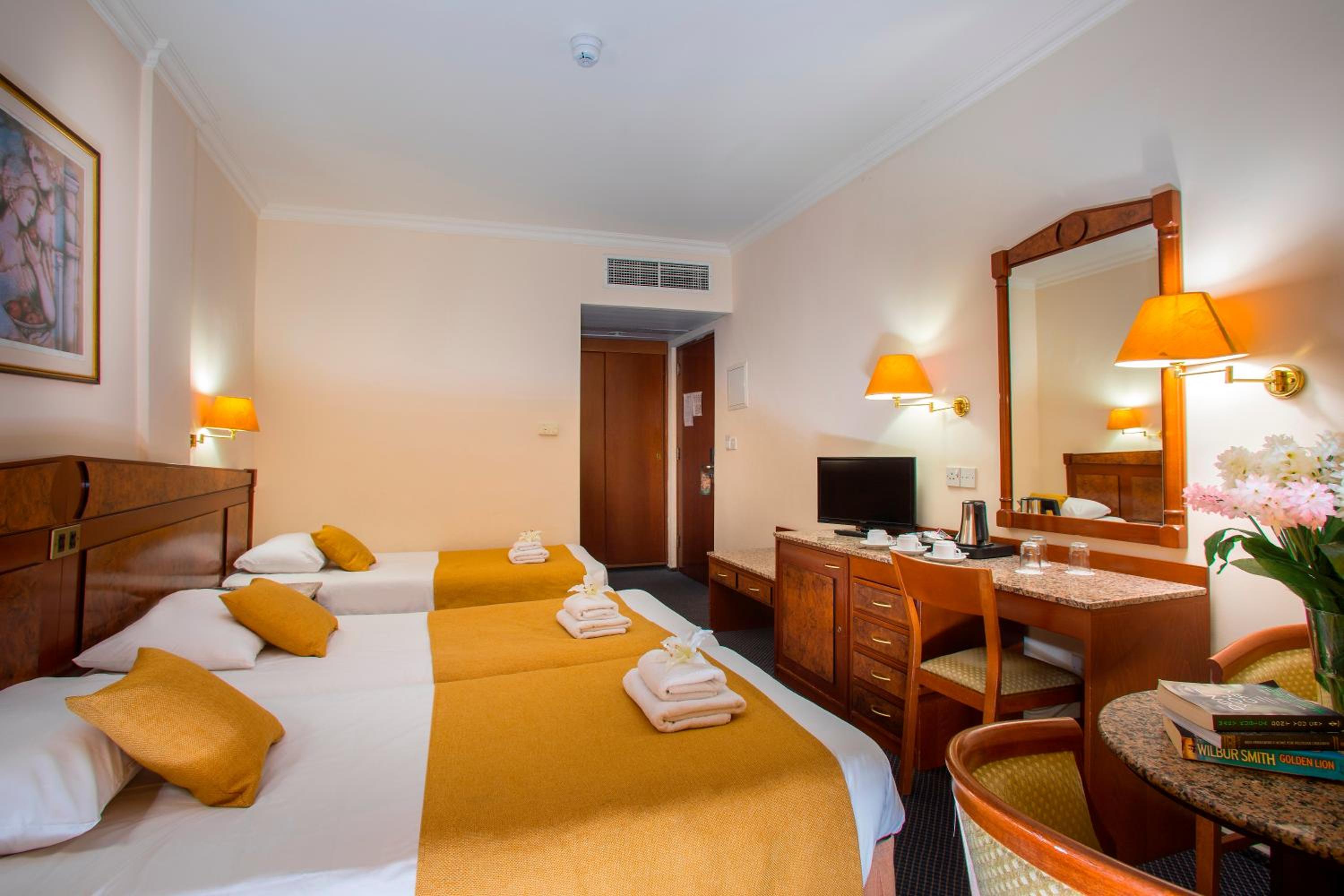 Superior Triple Room photo 2