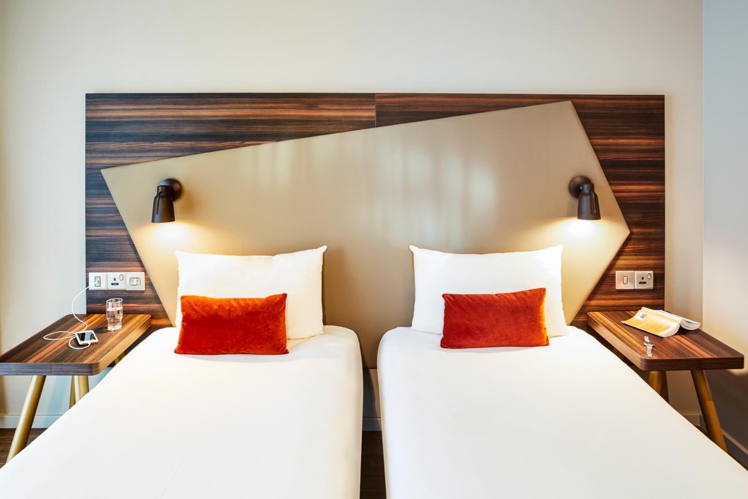 Studio with Twin Beds thumbnail 5