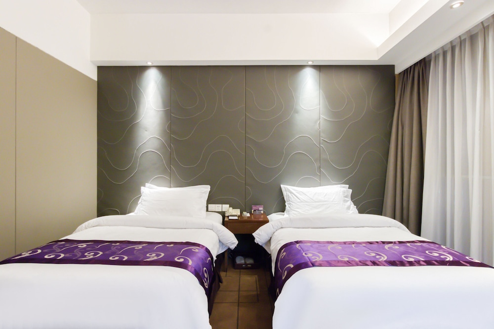 Twin Room (Extreme Sassy) photo 2