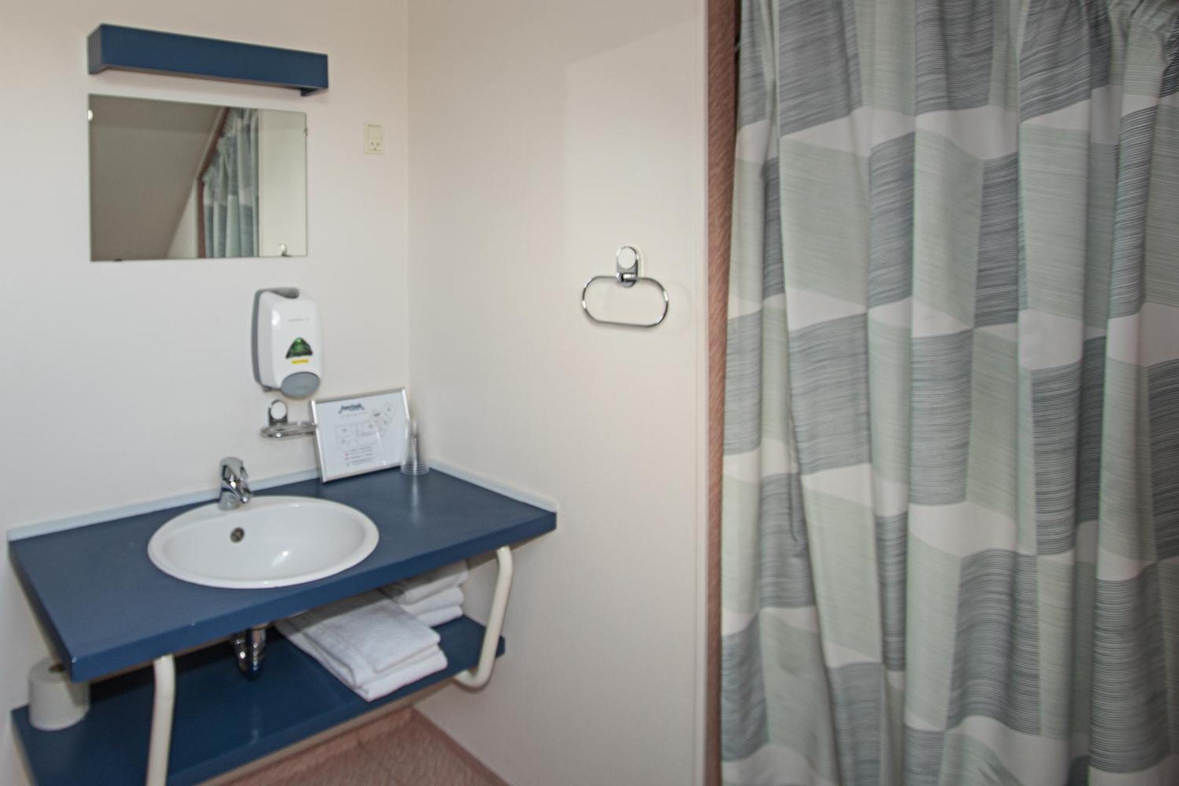 Twin Room with Shared Bathroom photo 3