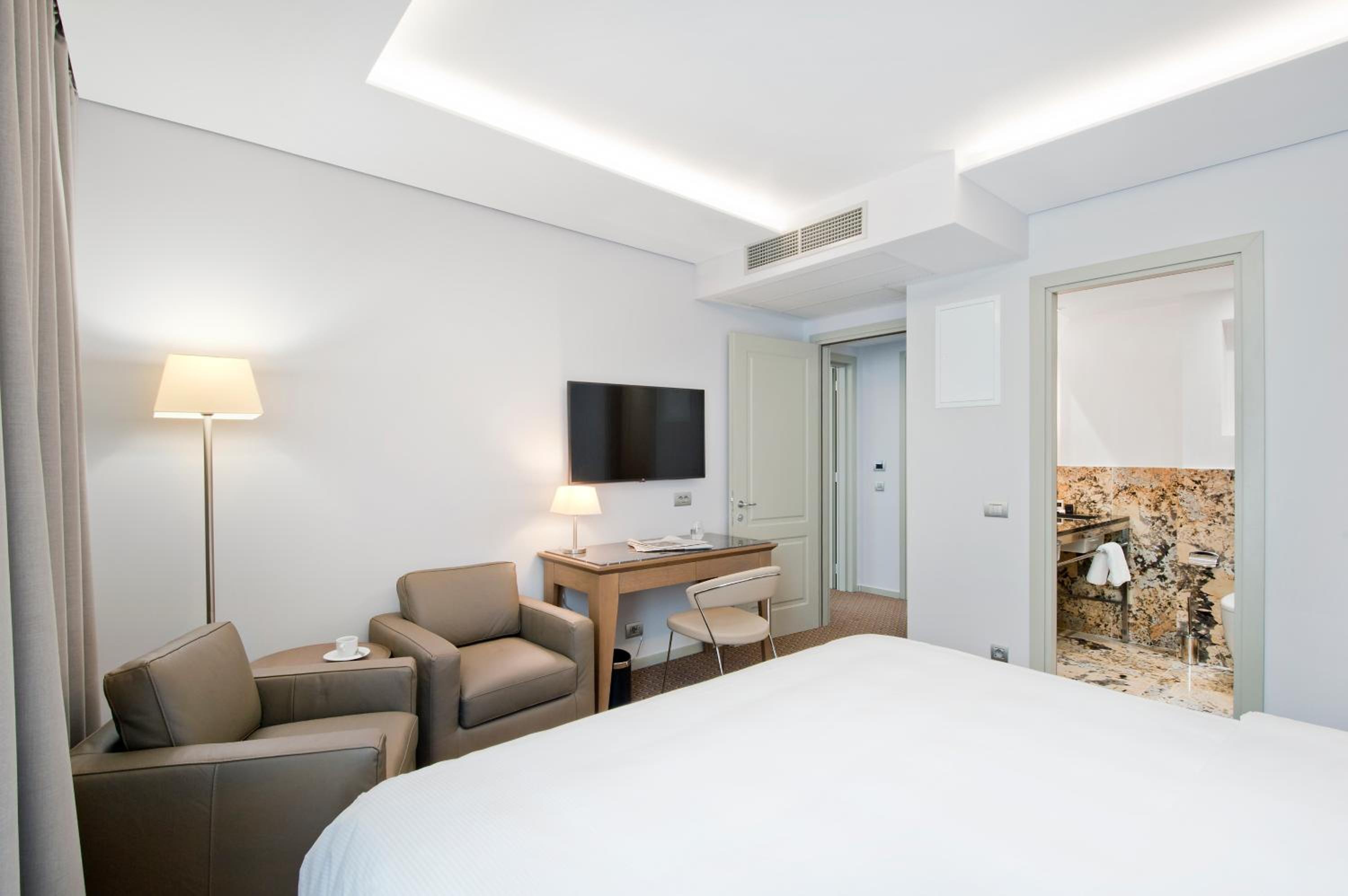 Family Suite with Two Bathrooms