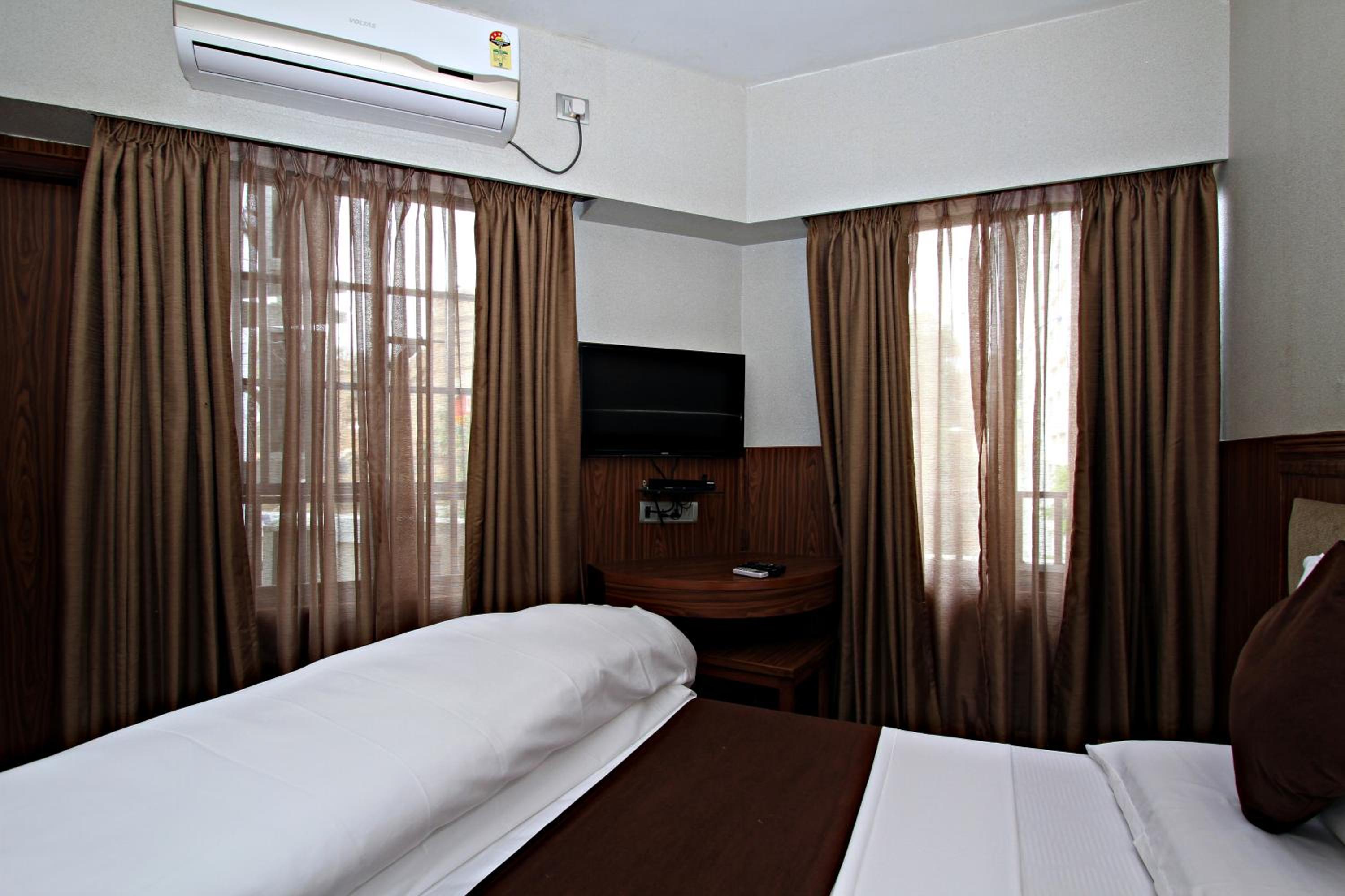 Deluxe Double Room - Photo 23