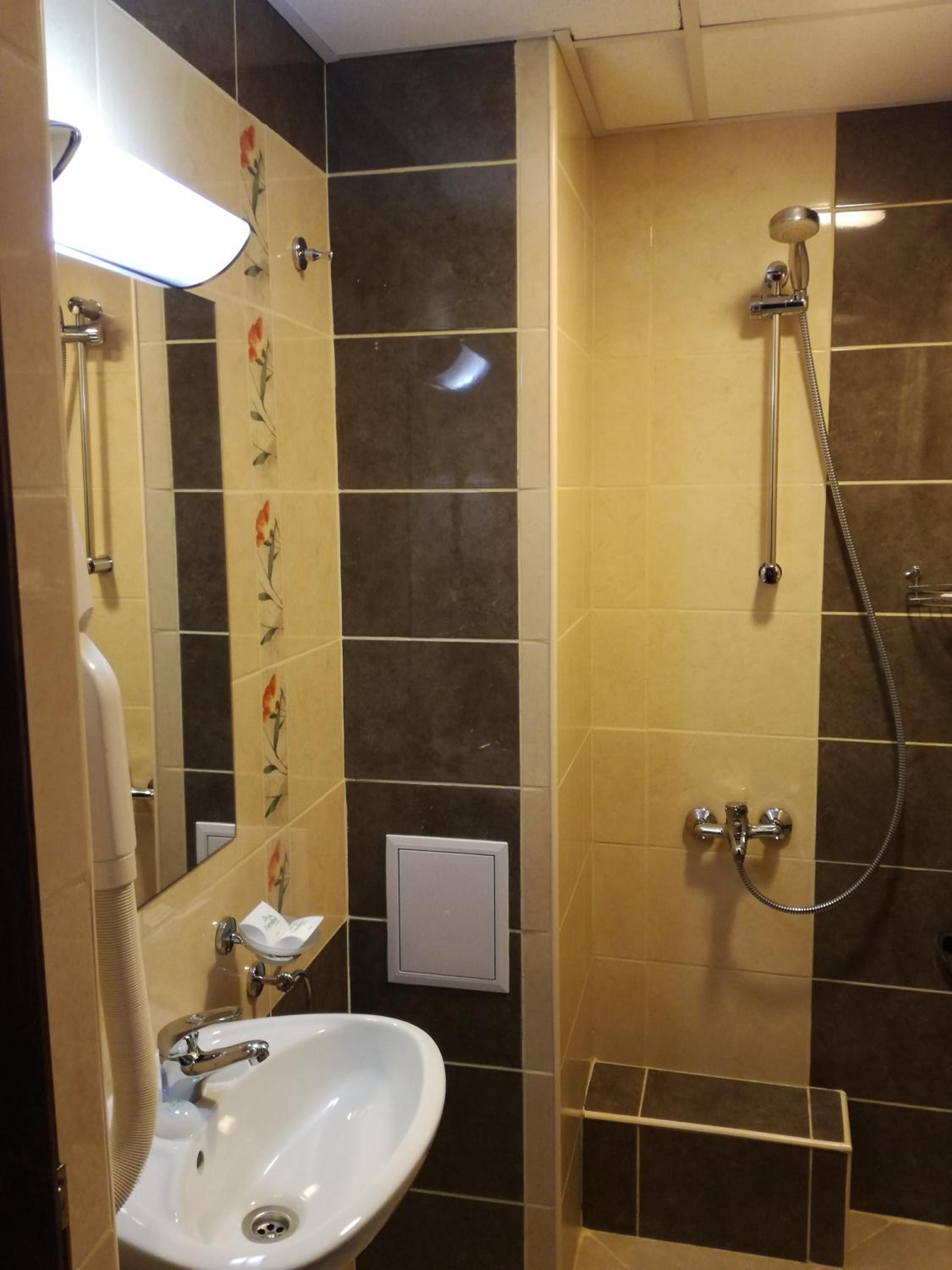 One-Bedroom Suite with Balcony - Photo 4