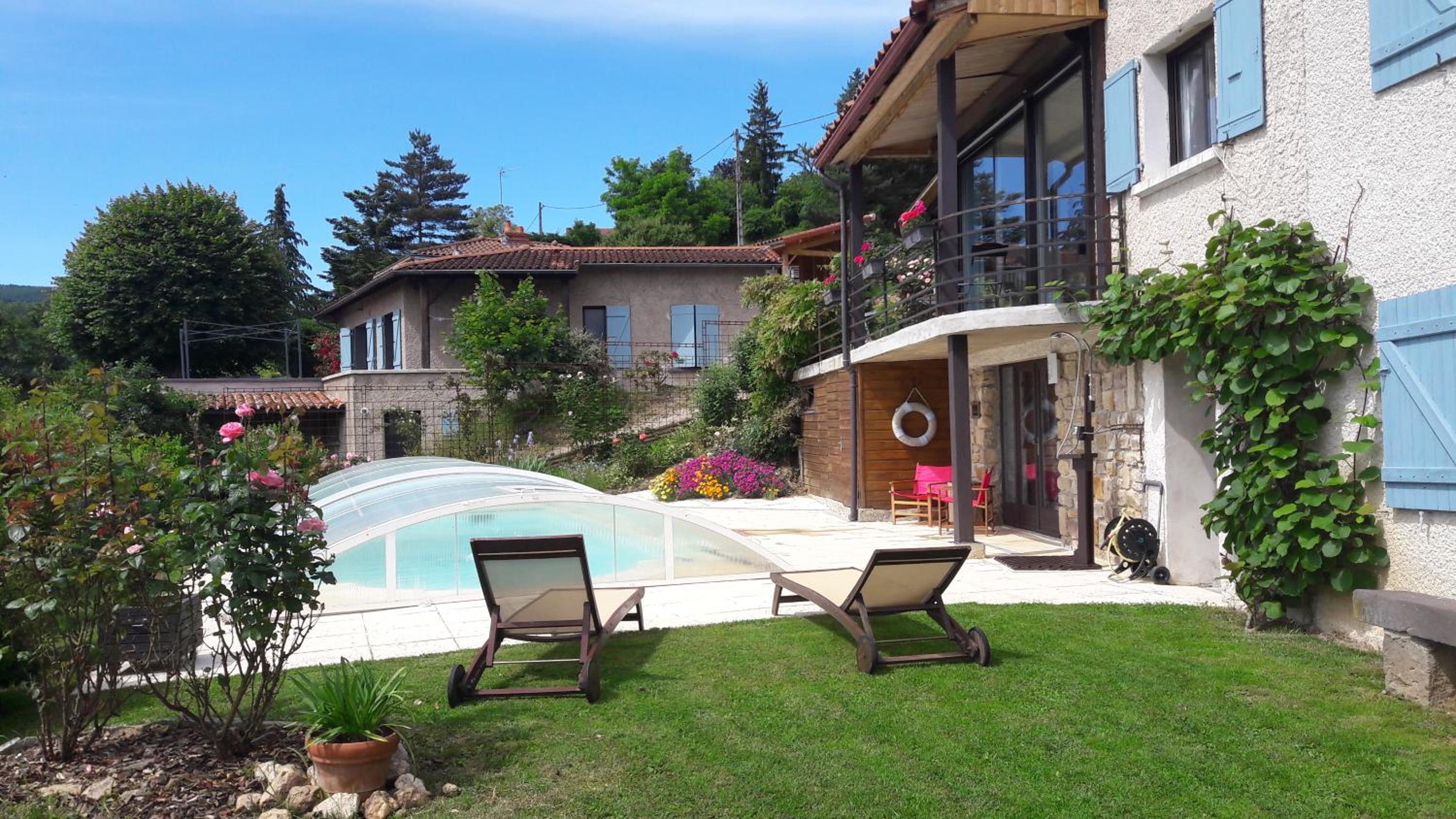 Double Room with Pool View - Photo 3