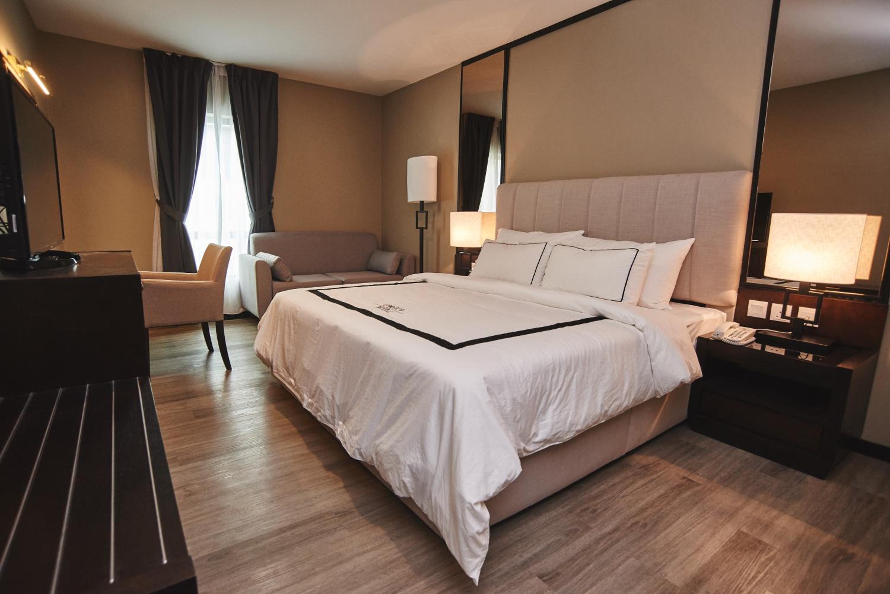 Deluxe King Room photo 2