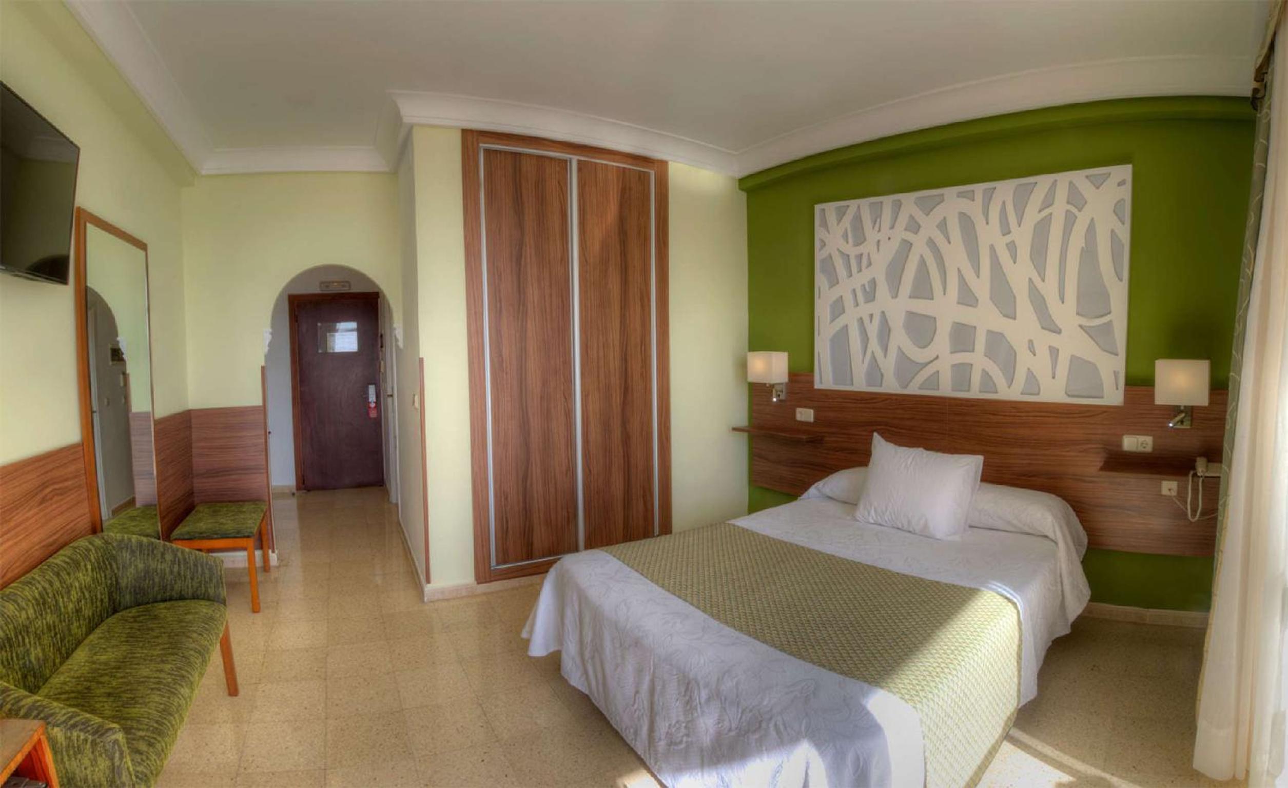 Double or Twin Room - Photo 8