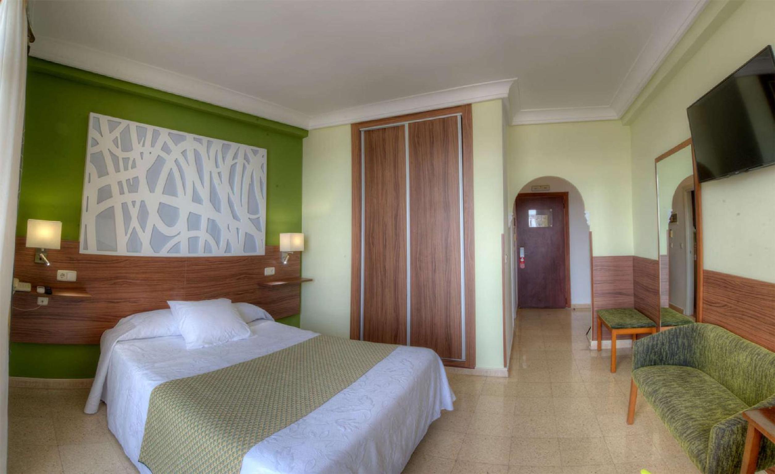 Double or Twin Room - Photo 9