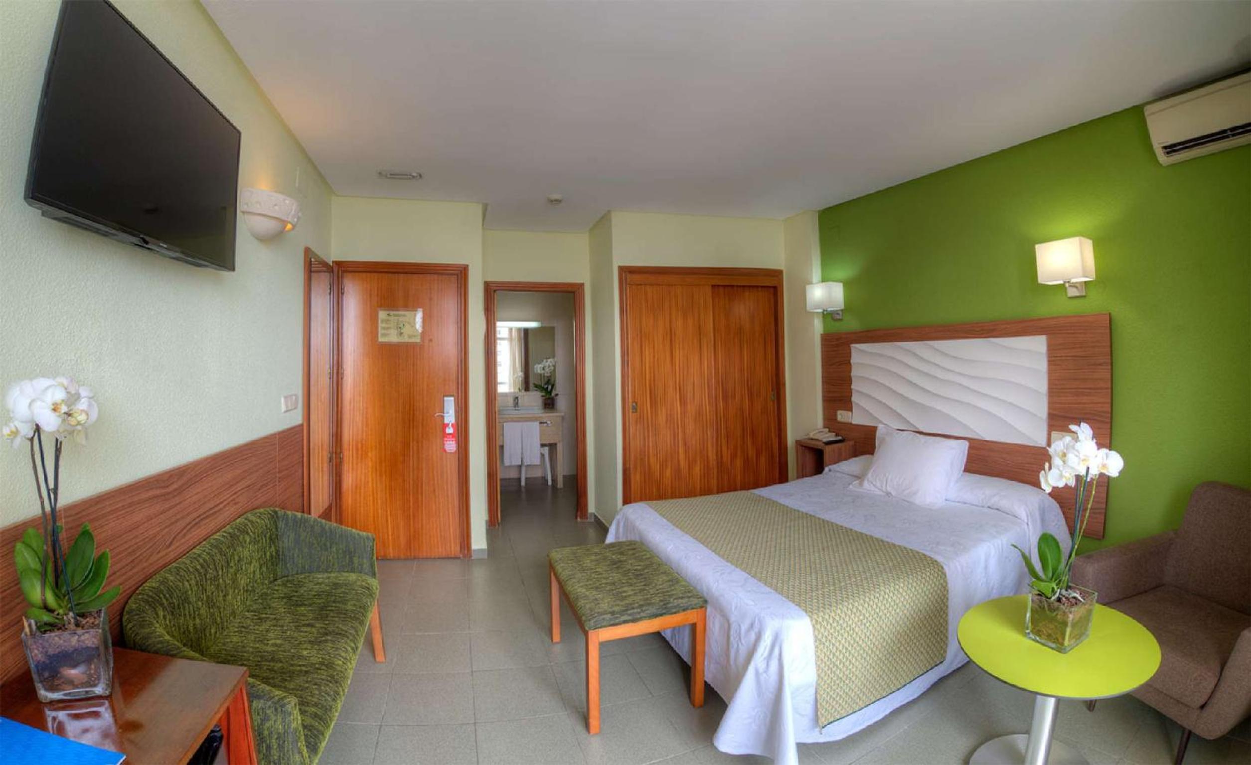 Double or Twin Room - Photo 5
