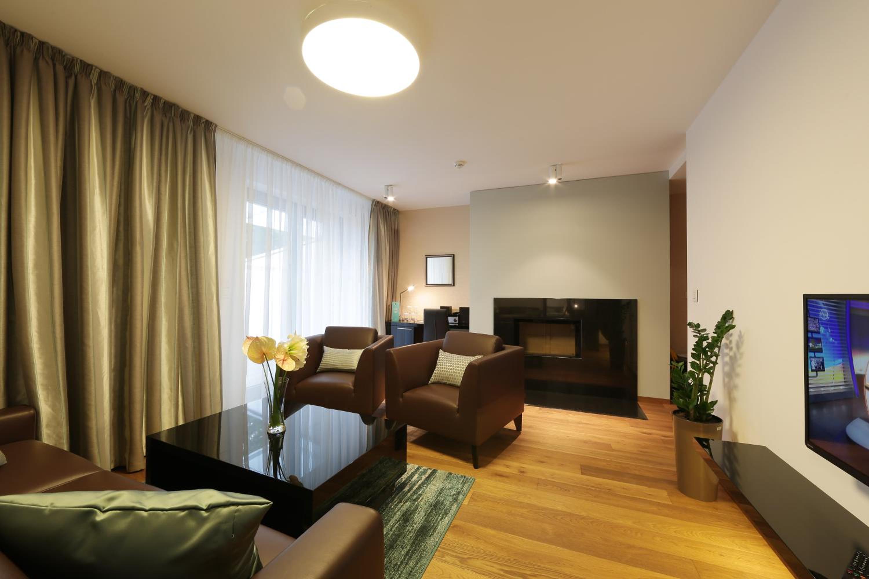 Apartment with Lake View photo 2