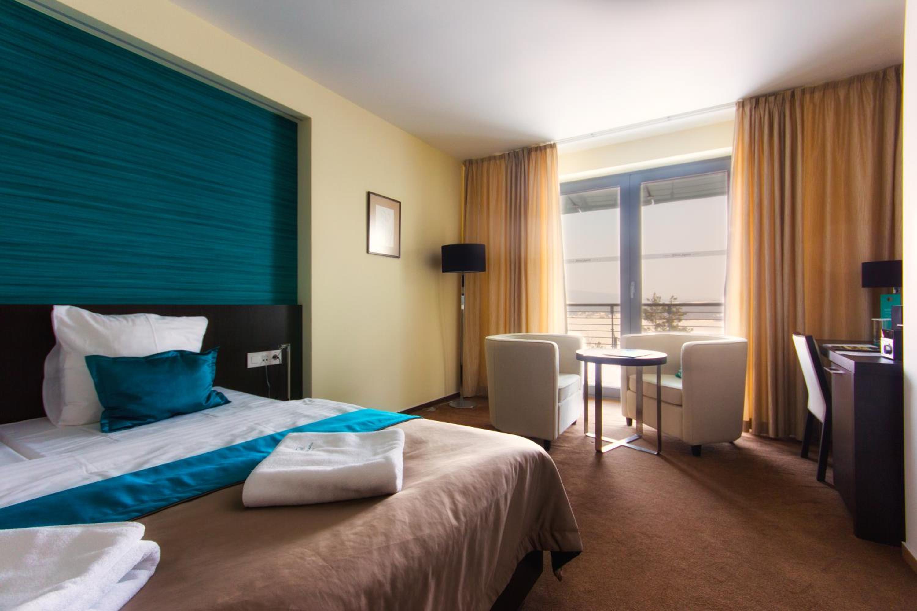 Deluxe Double Room with Lake View photo 3