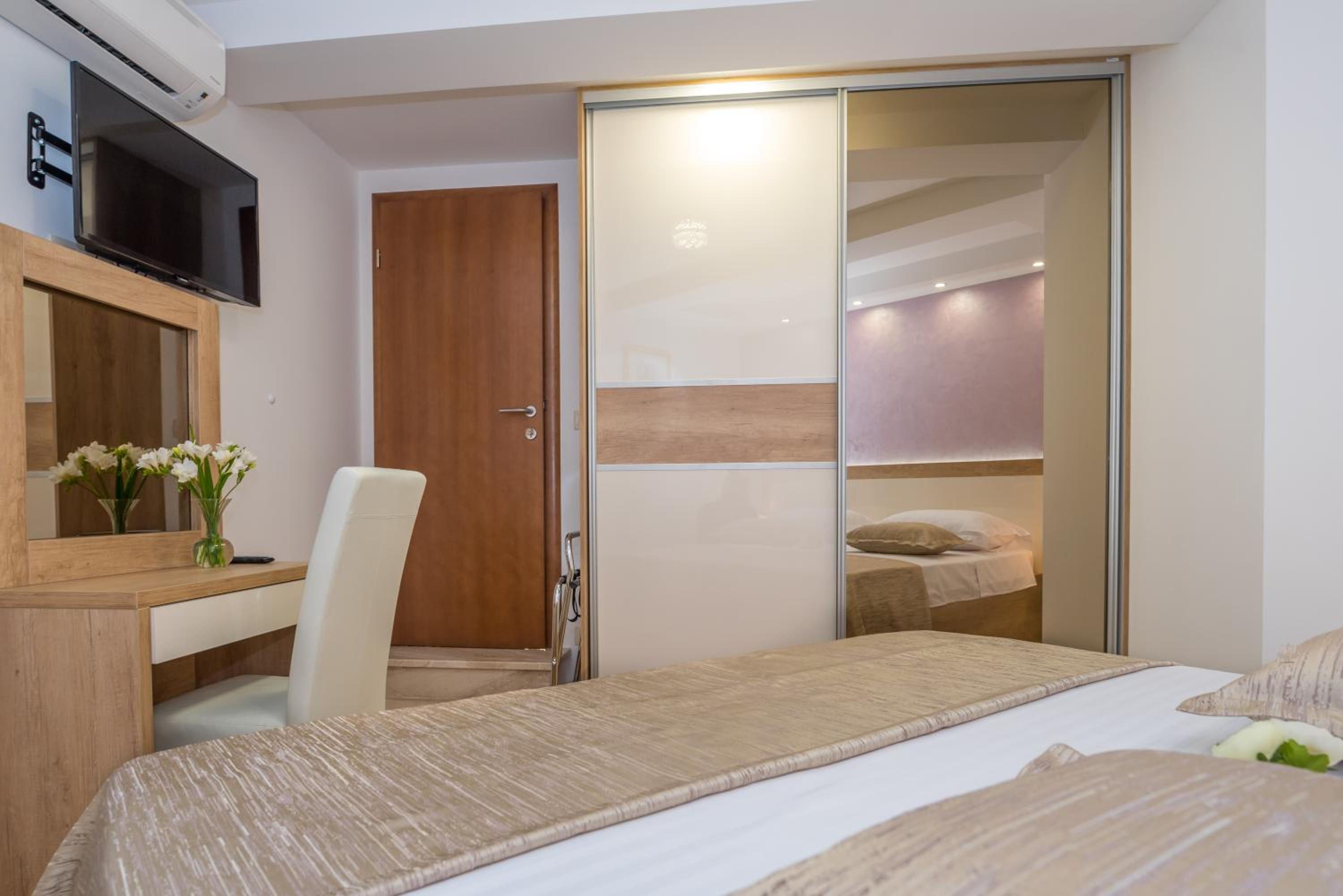 Apartment - Split Level