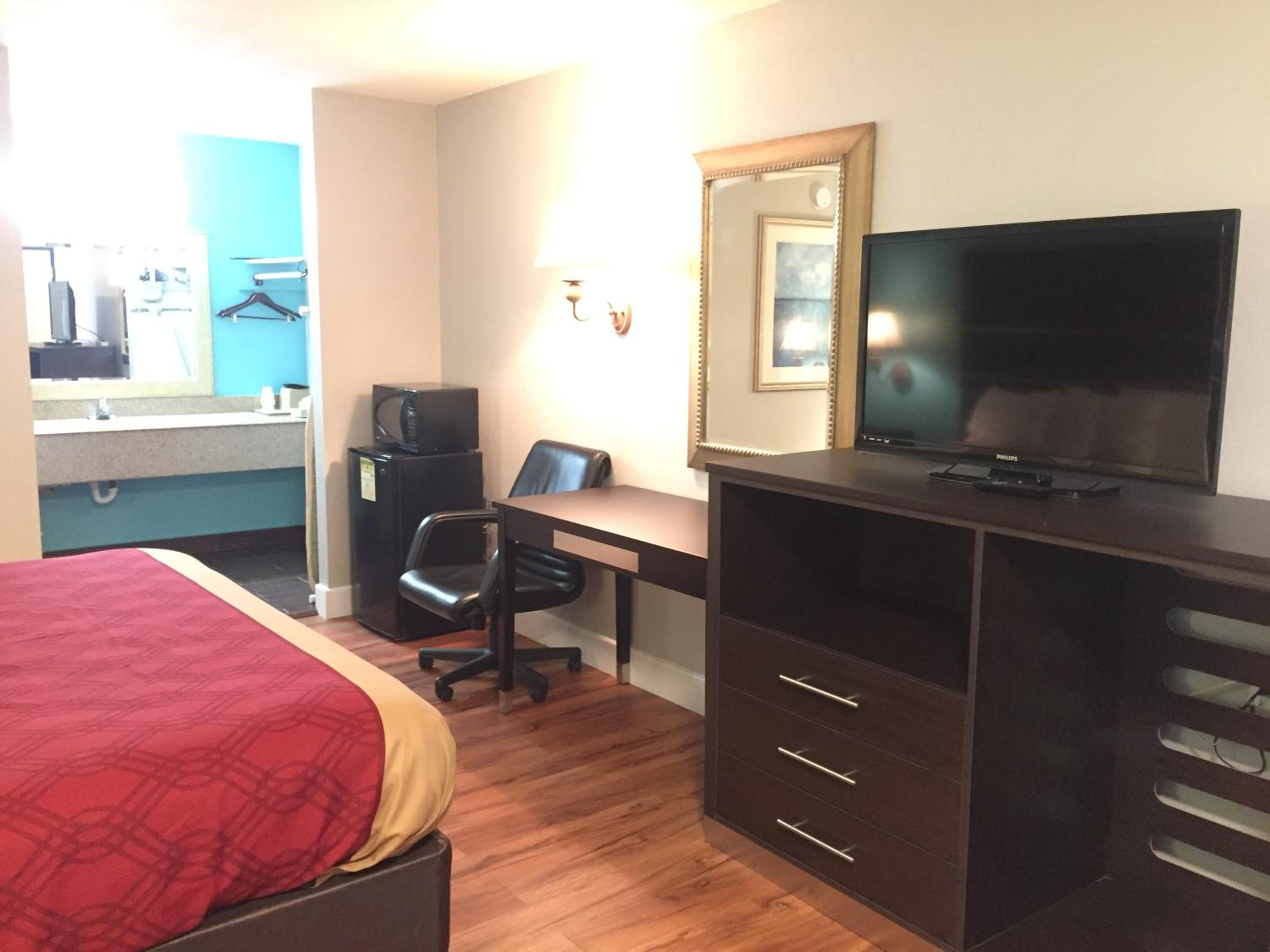 Standard King Room - Non-Smoking  - Photo 2